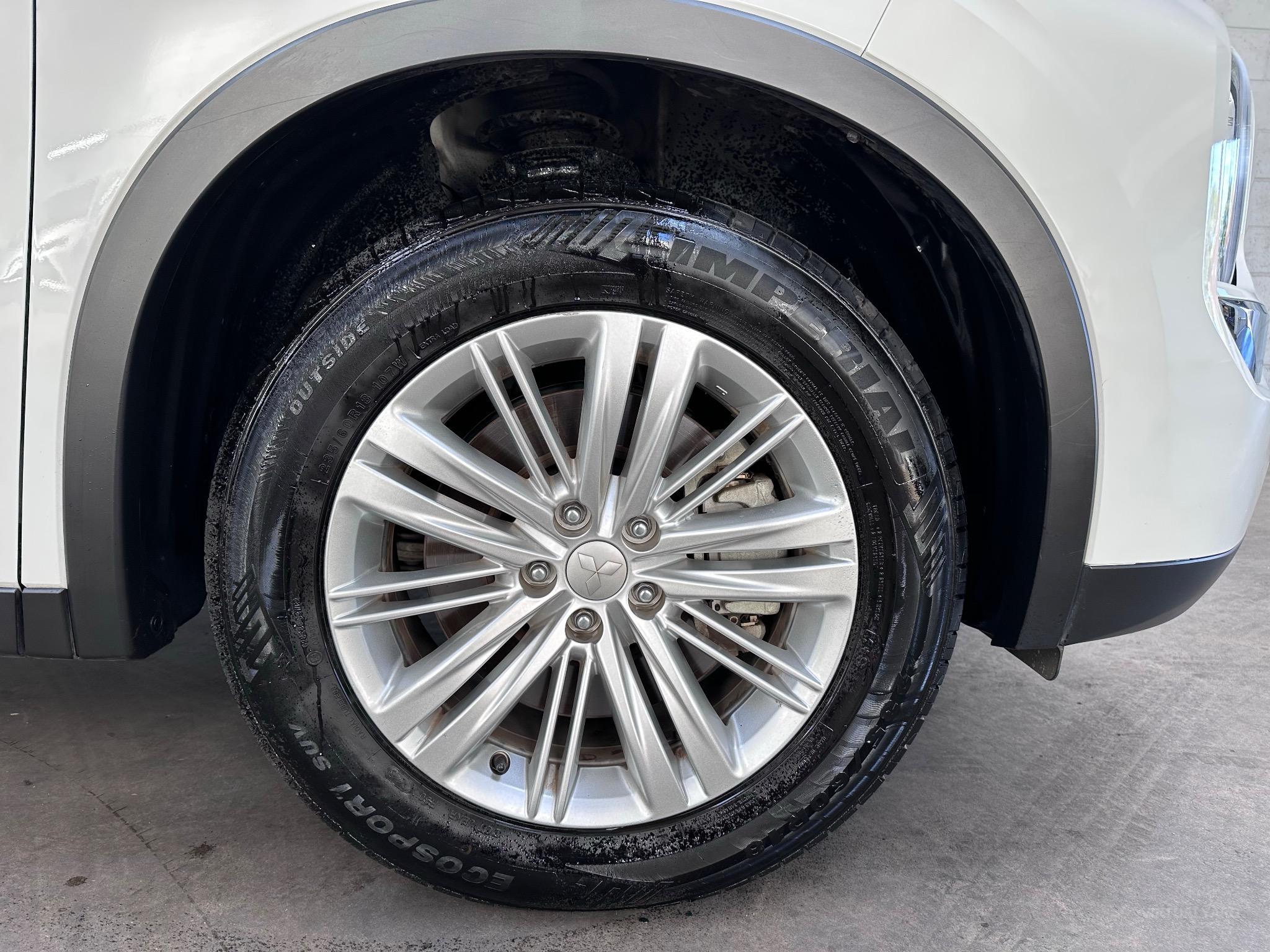 MITSUBISHI OUTLANDER