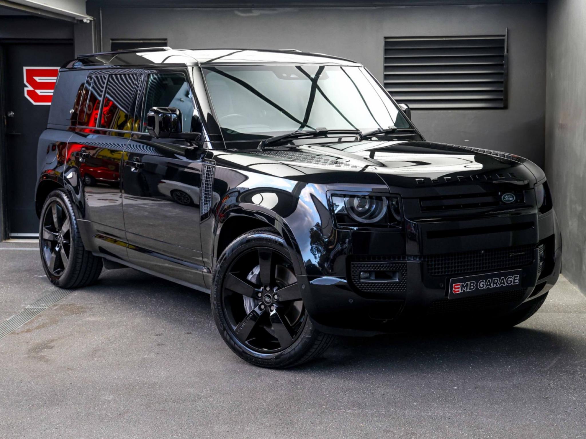 LAND ROVER DEFENDER