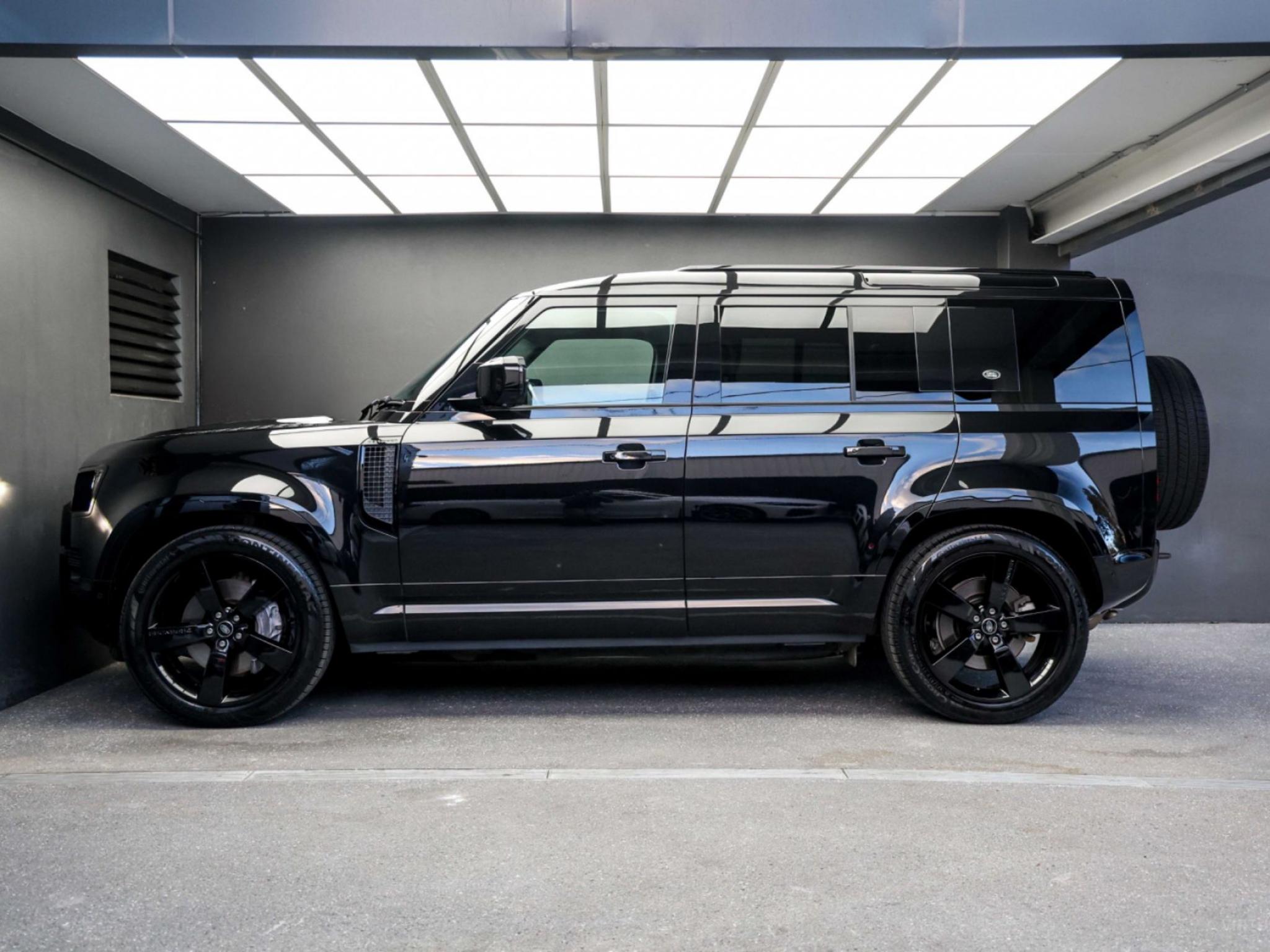 LAND ROVER DEFENDER