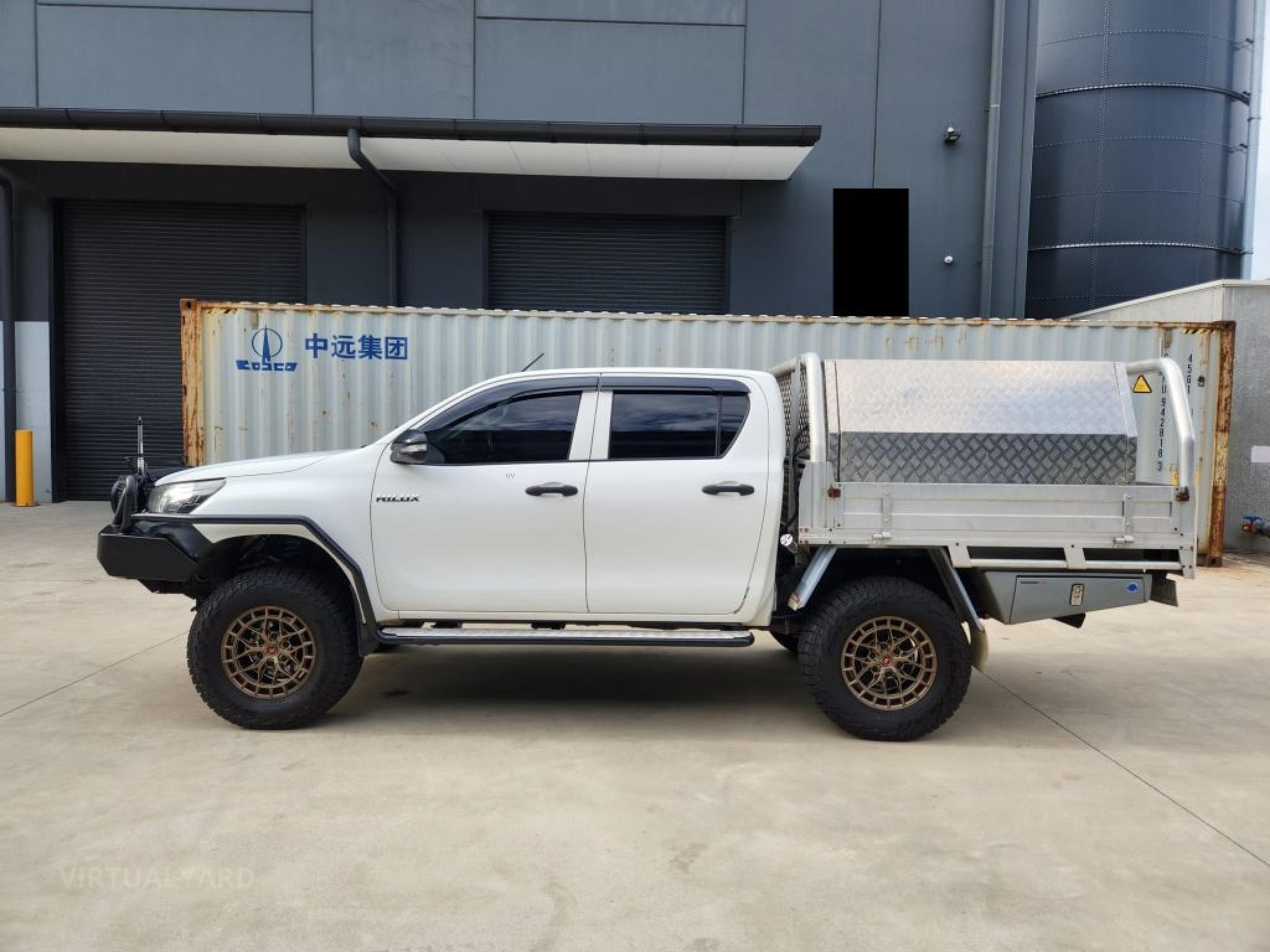 TOYOTA HILUX