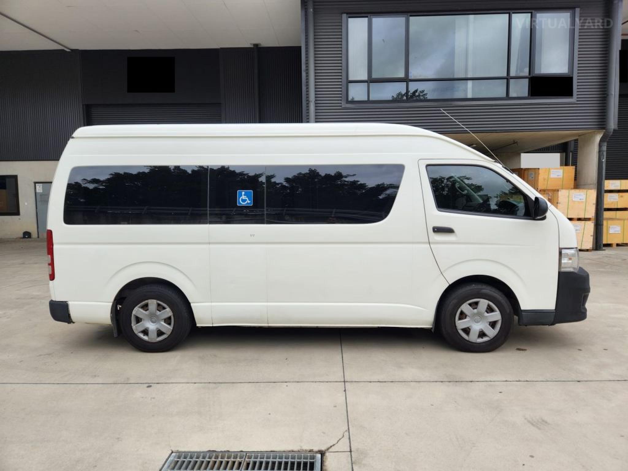 TOYOTA HIACE