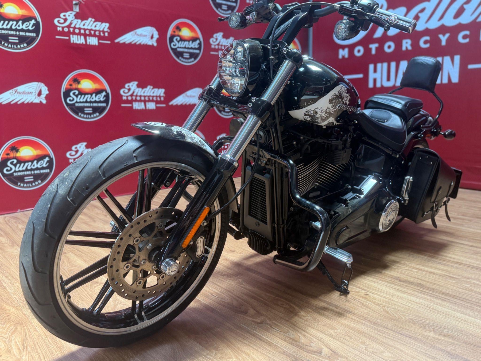 HARLEY DAVIDSON BREAKOUT ABS CUSTOM