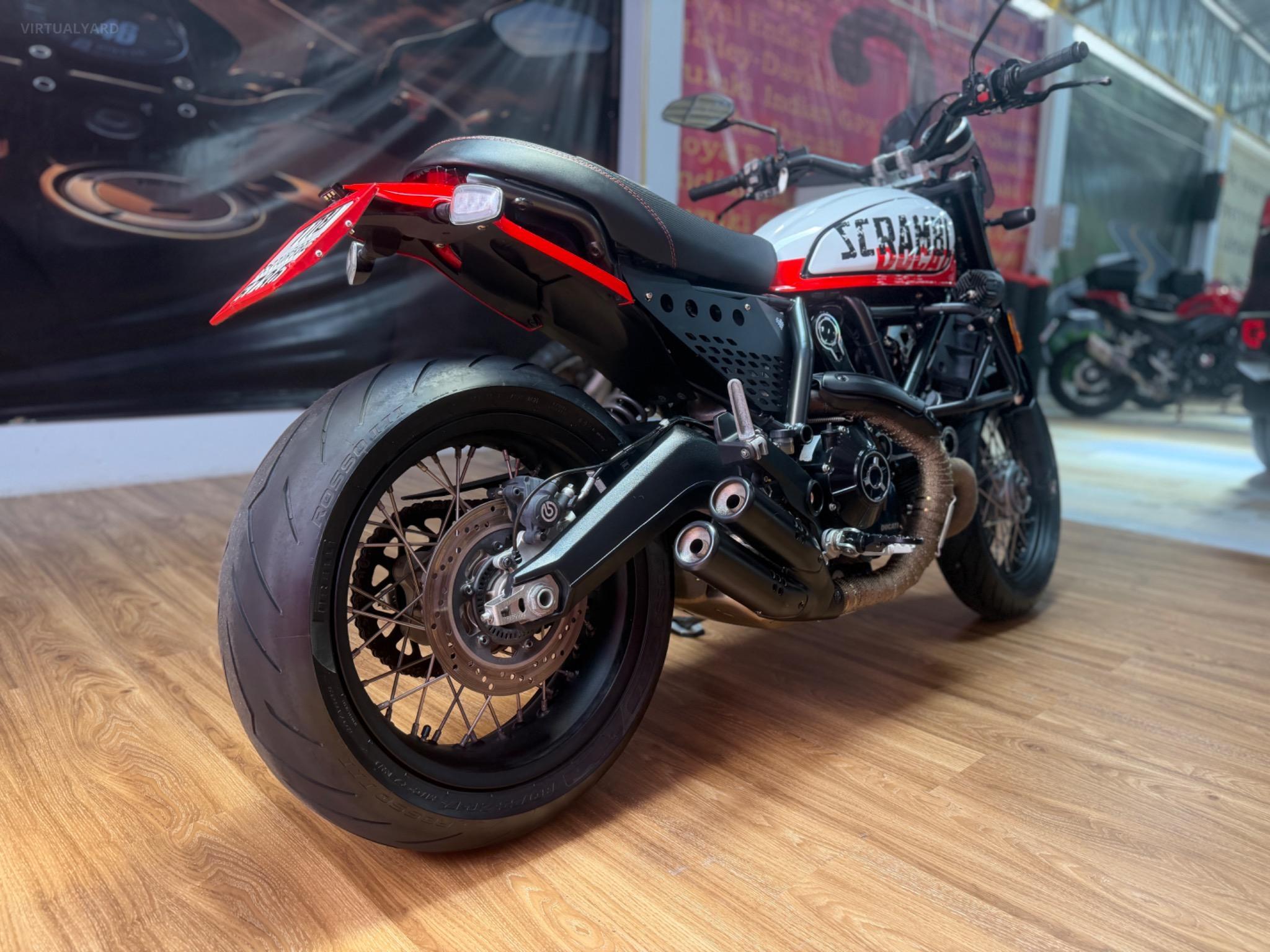 DUCATI SCRAMBLER 800 MOTARD