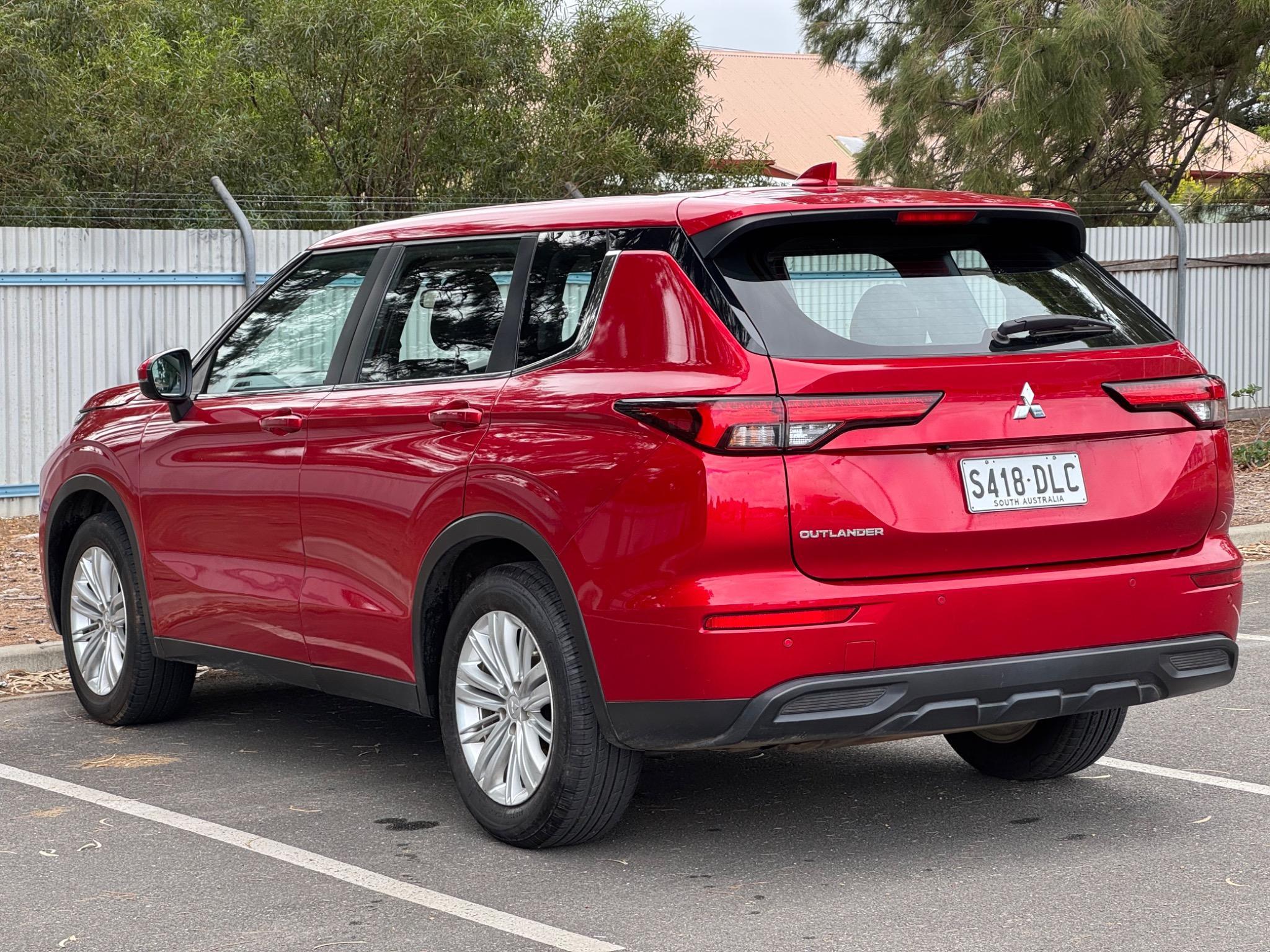 MITSUBISHI OUTLANDER