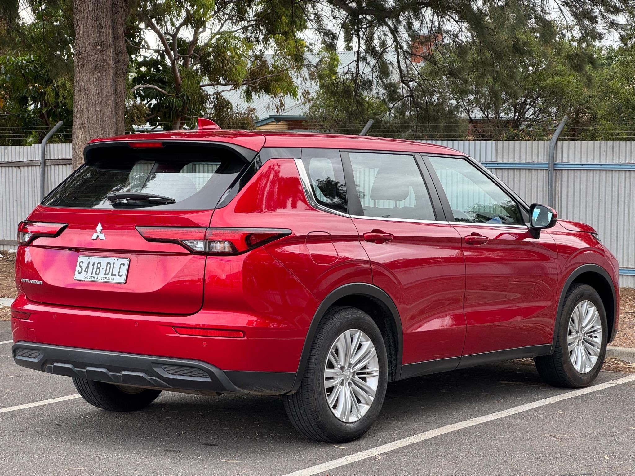 MITSUBISHI OUTLANDER