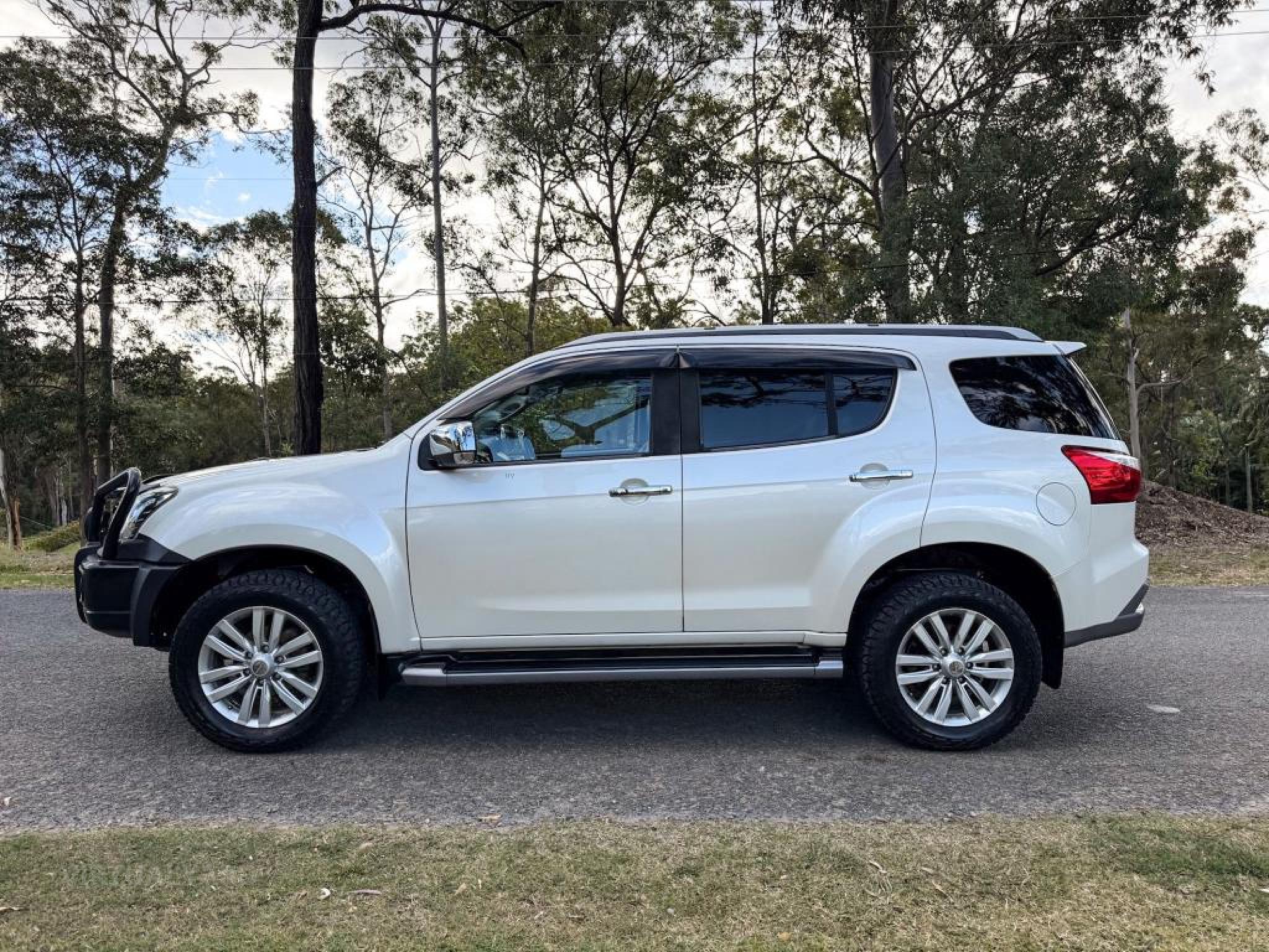 ISUZU MU-X