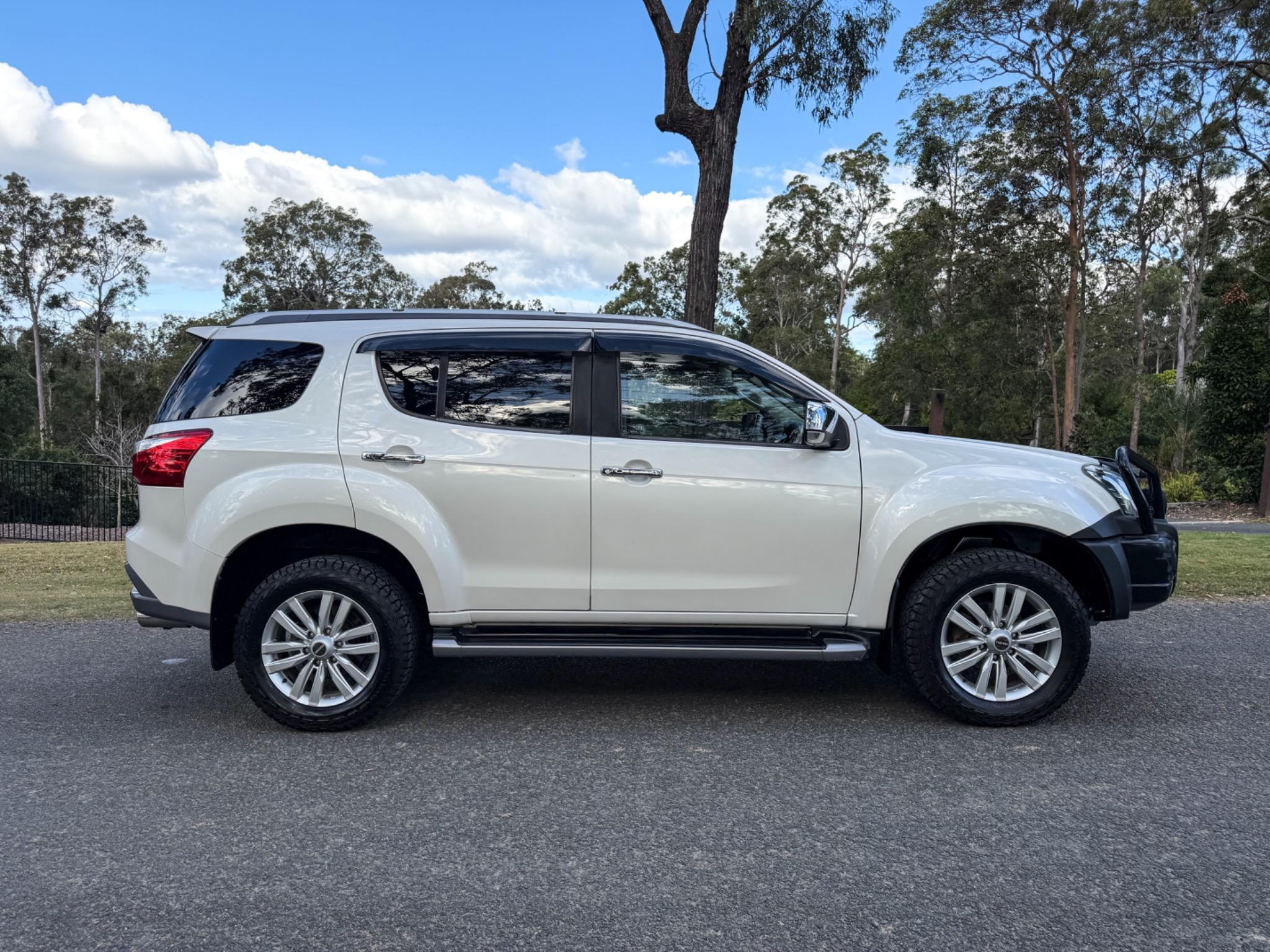 ISUZU MU-X