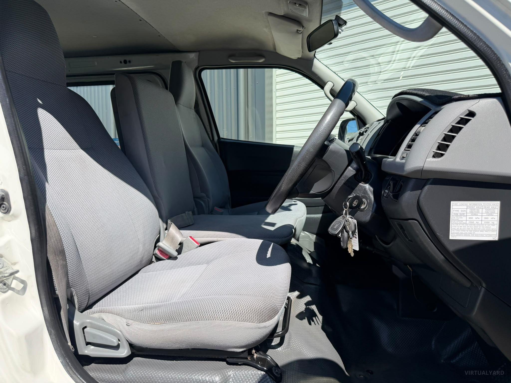 TOYOTA HIACE