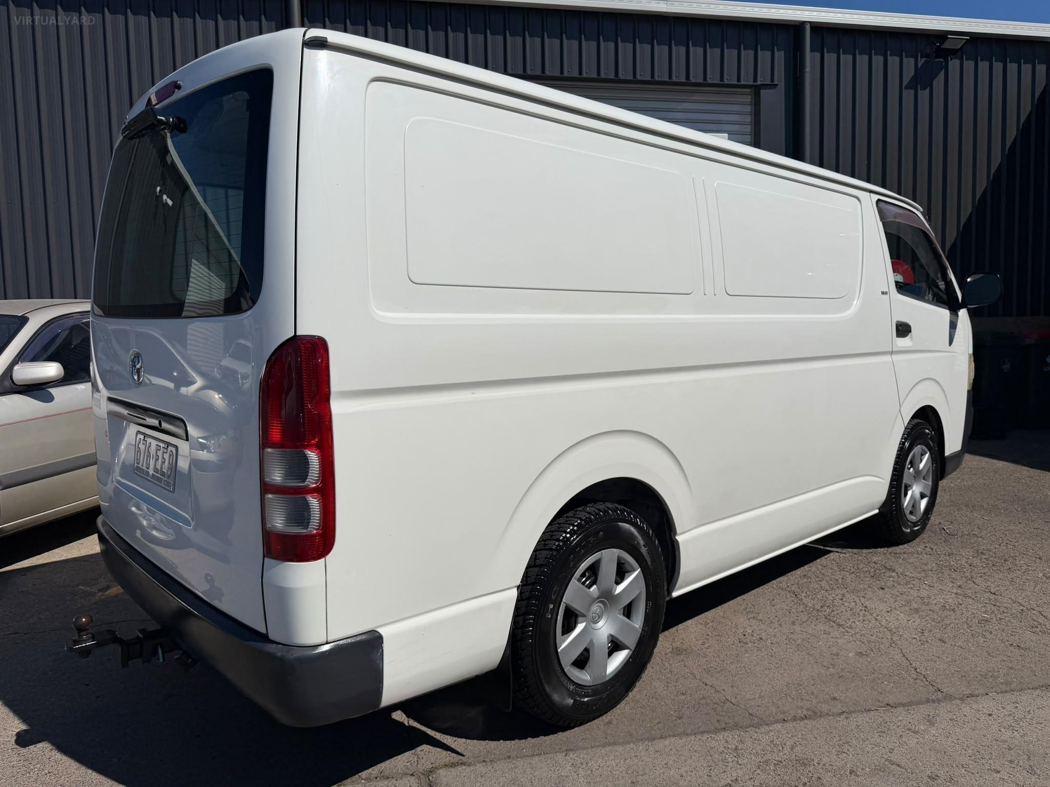 TOYOTA HIACE