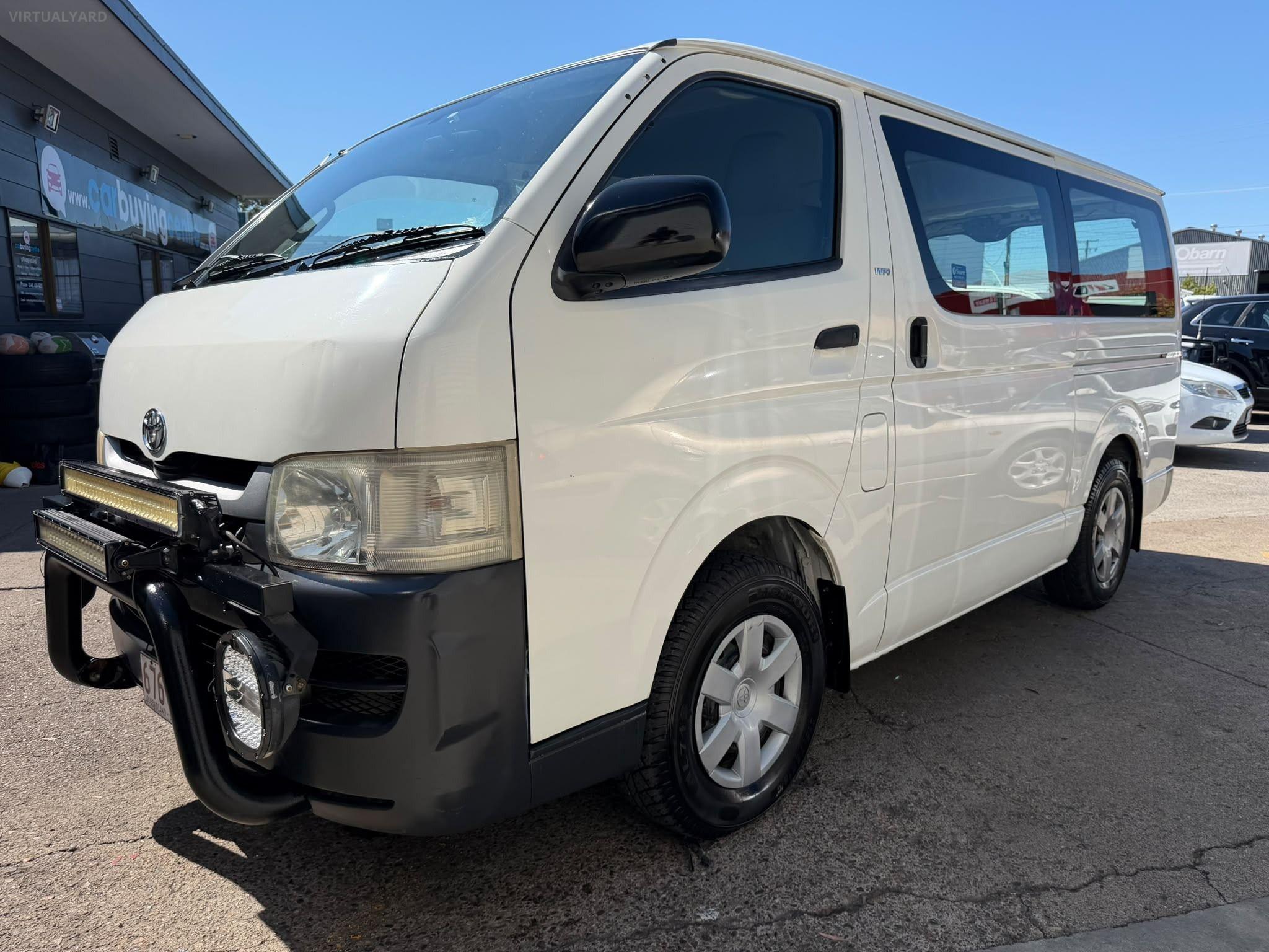TOYOTA HIACE
