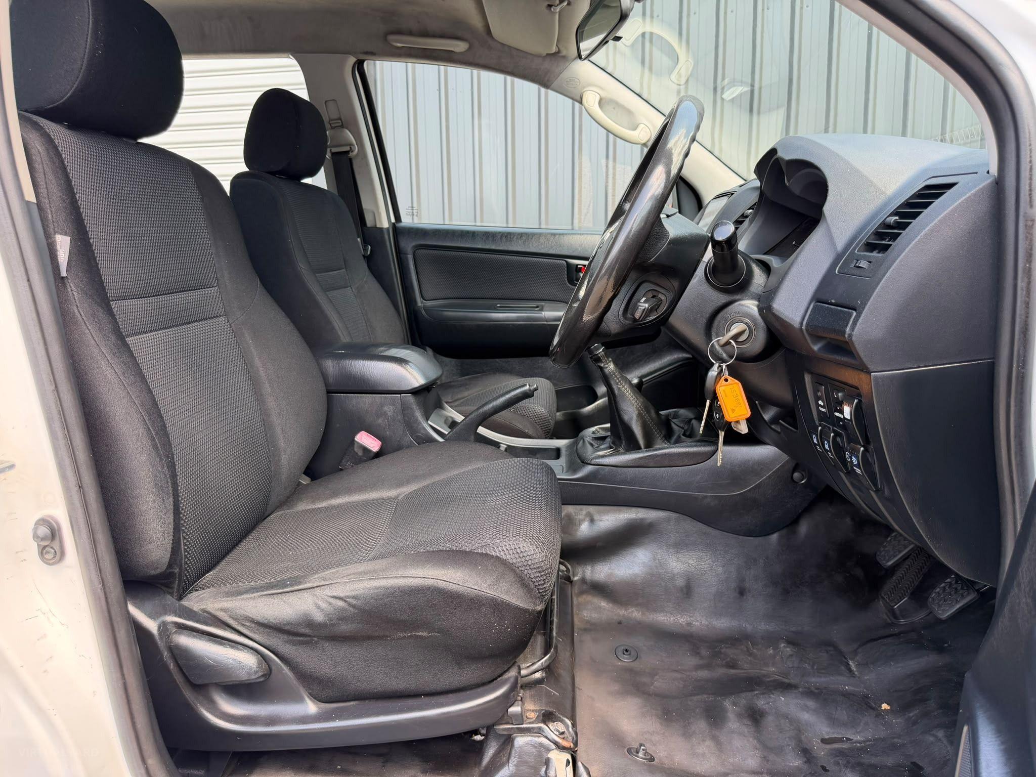 TOYOTA HILUX