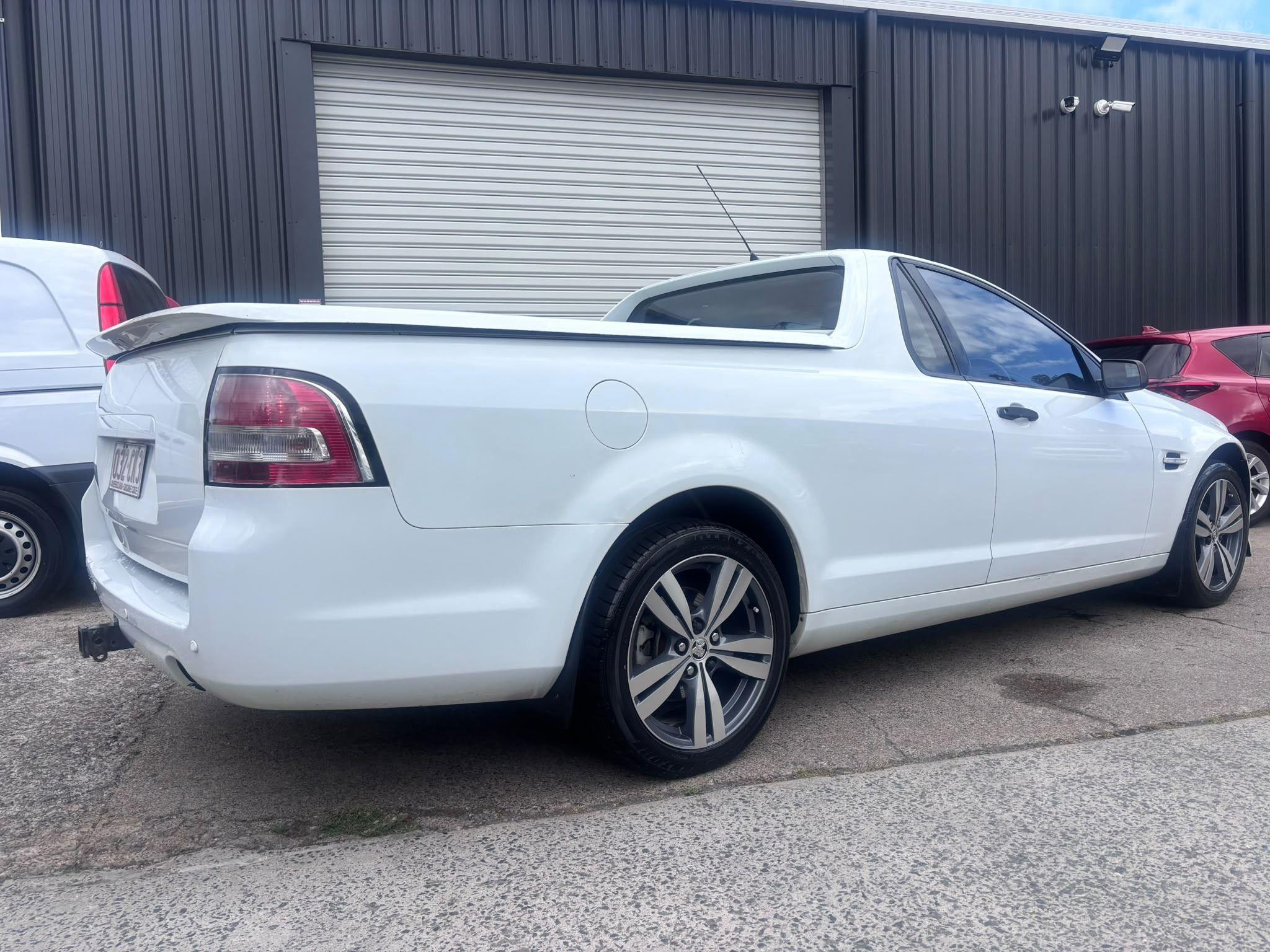 HOLDEN COMMODORE