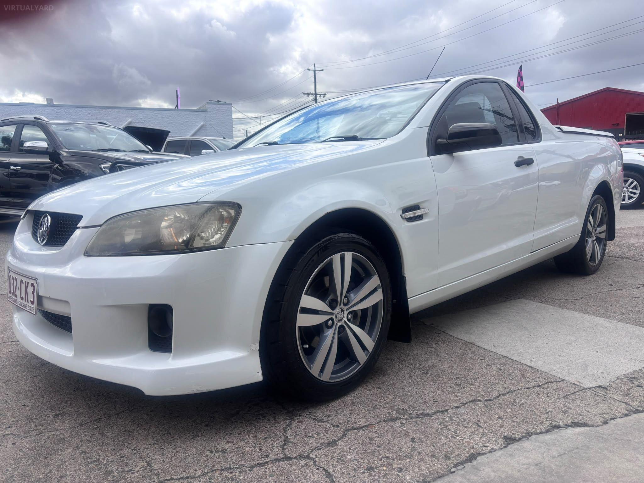 HOLDEN COMMODORE