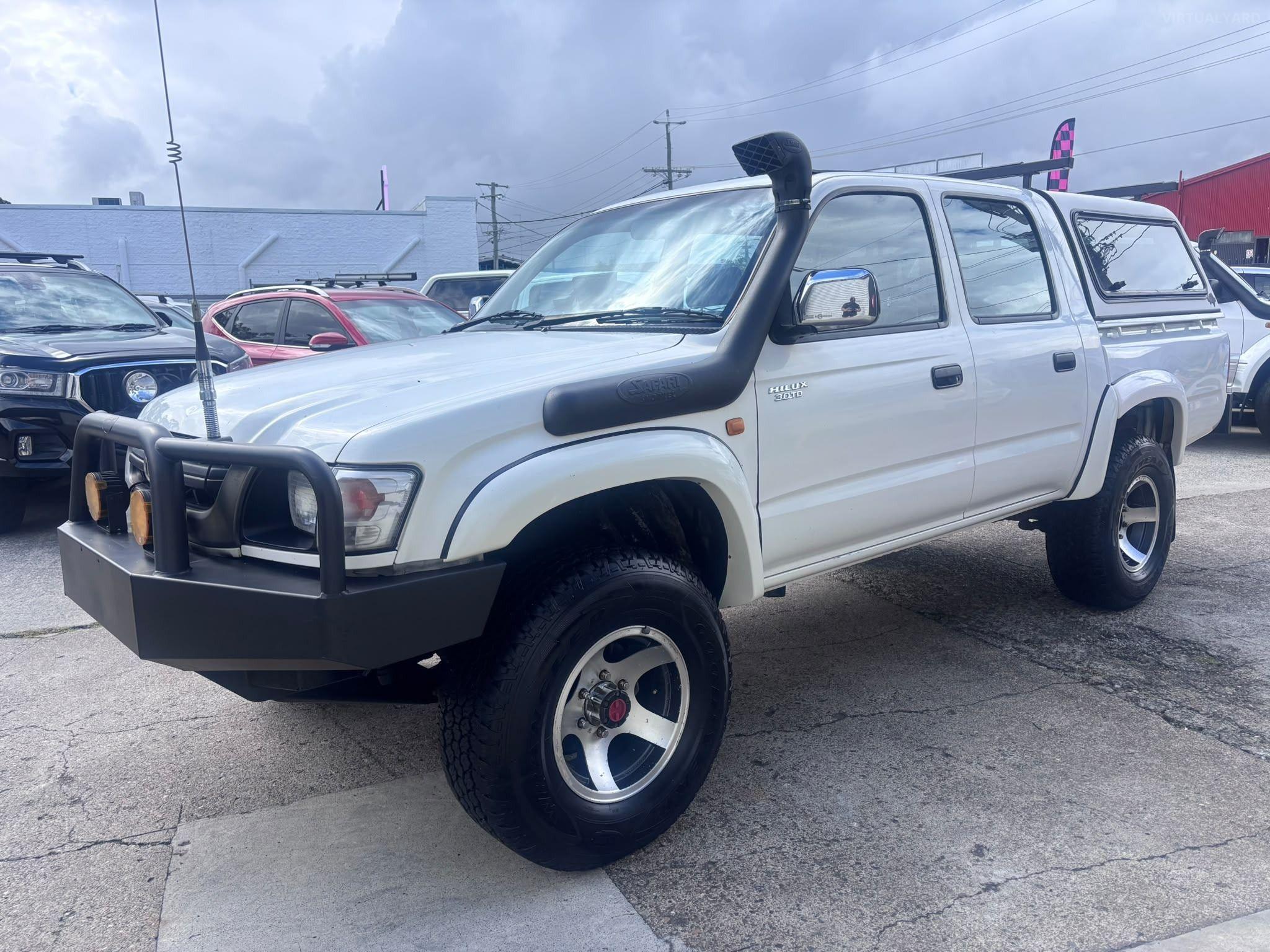 TOYOTA HILUX
