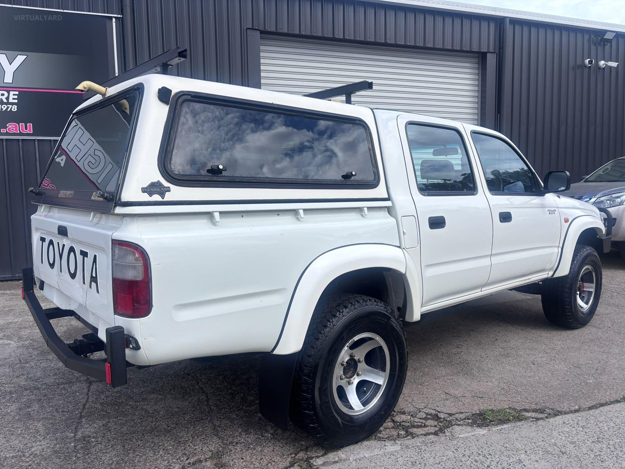 TOYOTA HILUX