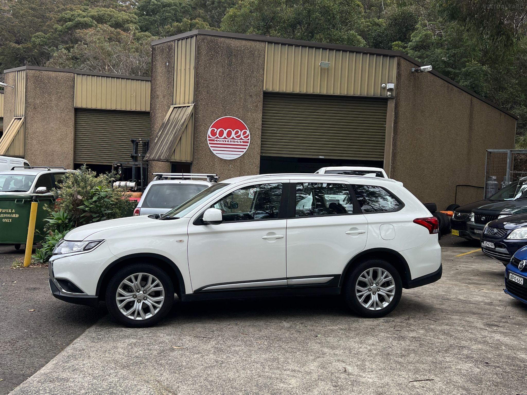 MITSUBISHI OUTLANDER