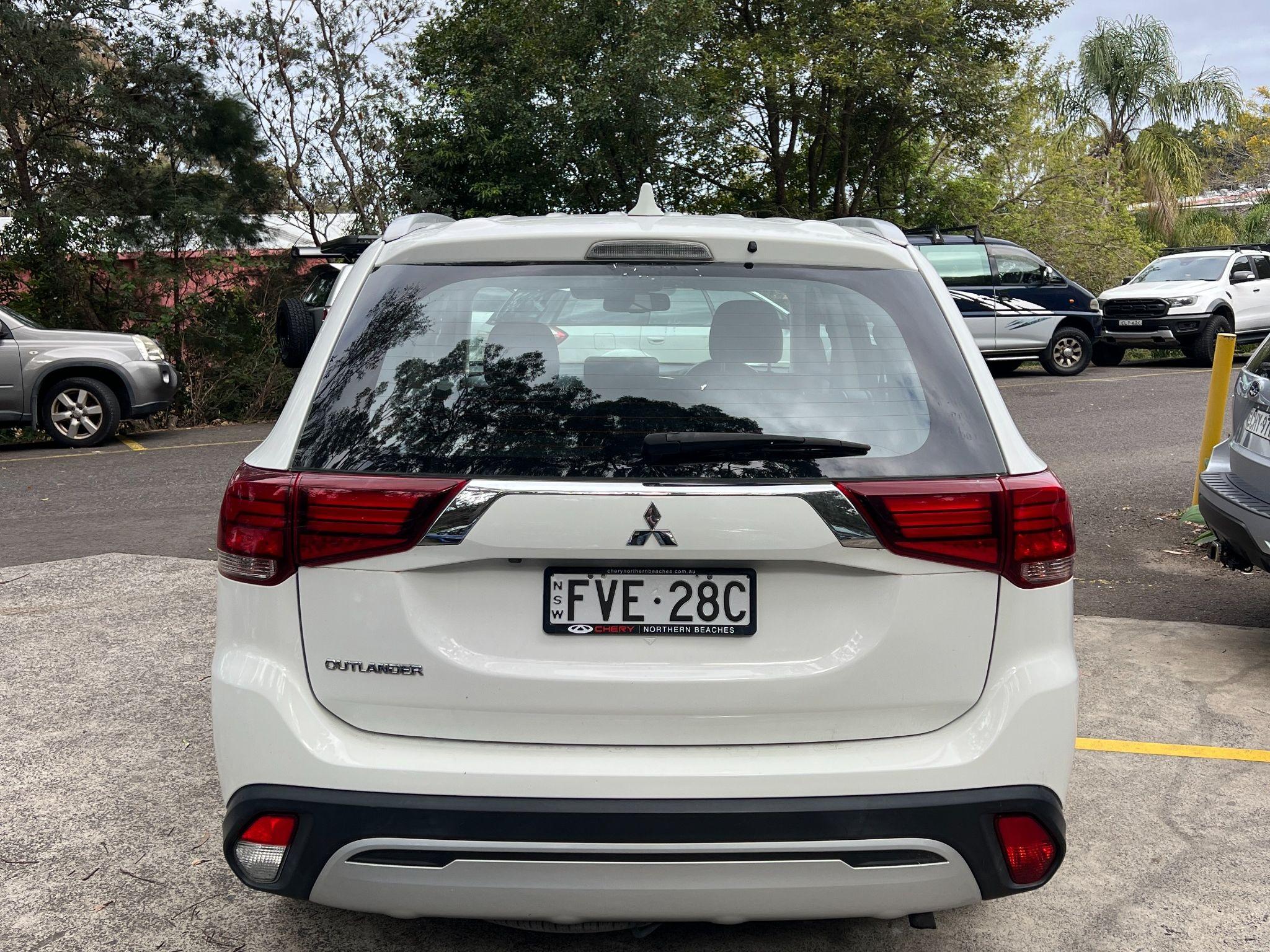 MITSUBISHI OUTLANDER