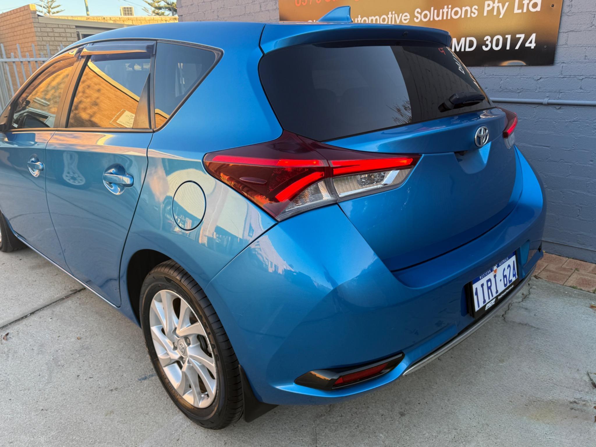 TOYOTA COROLLA