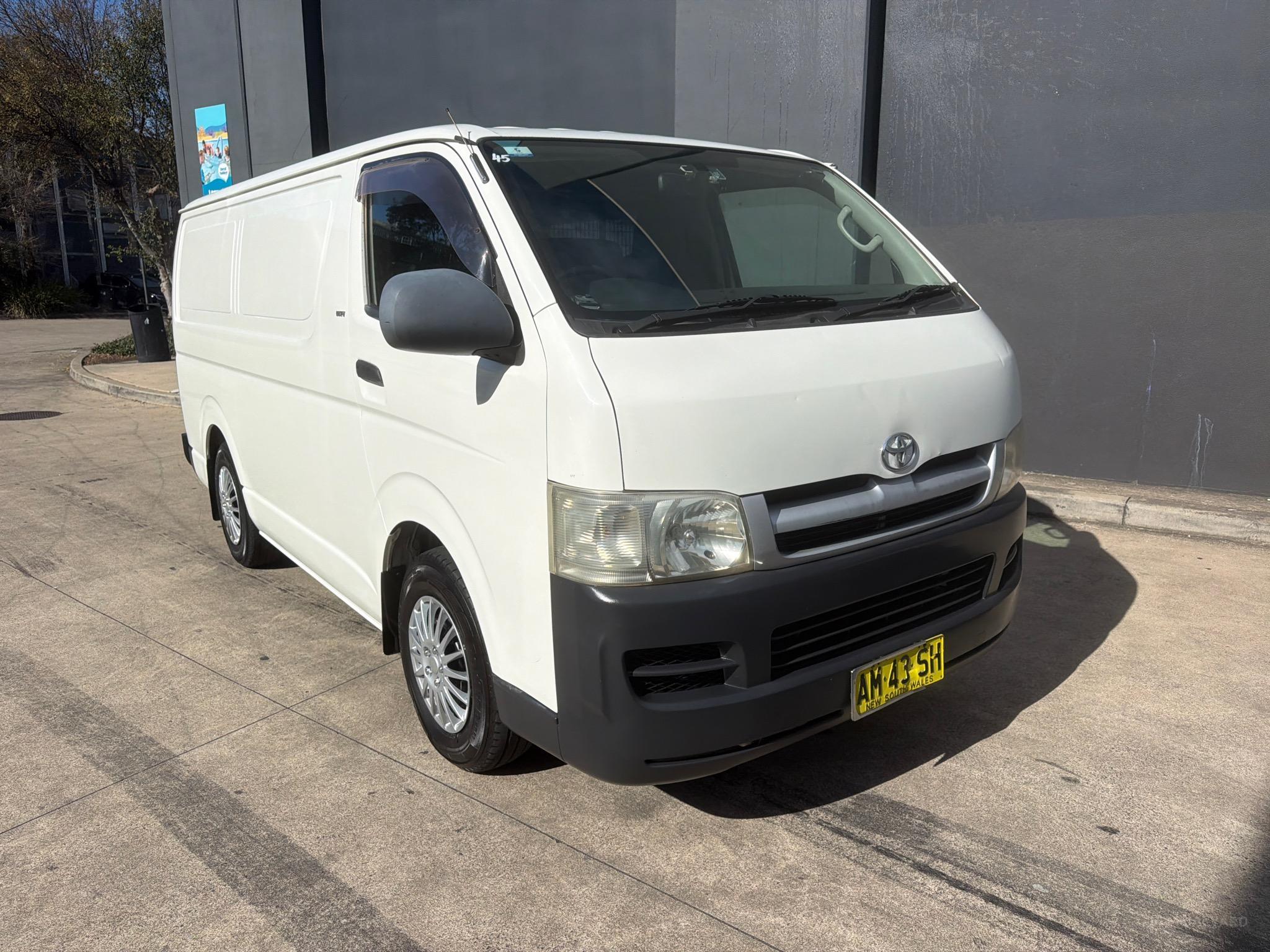 TOYOTA HIACE TRH201R VAN LWB 4DR AUTO 4SP, 1099KG 2.7I image 11
