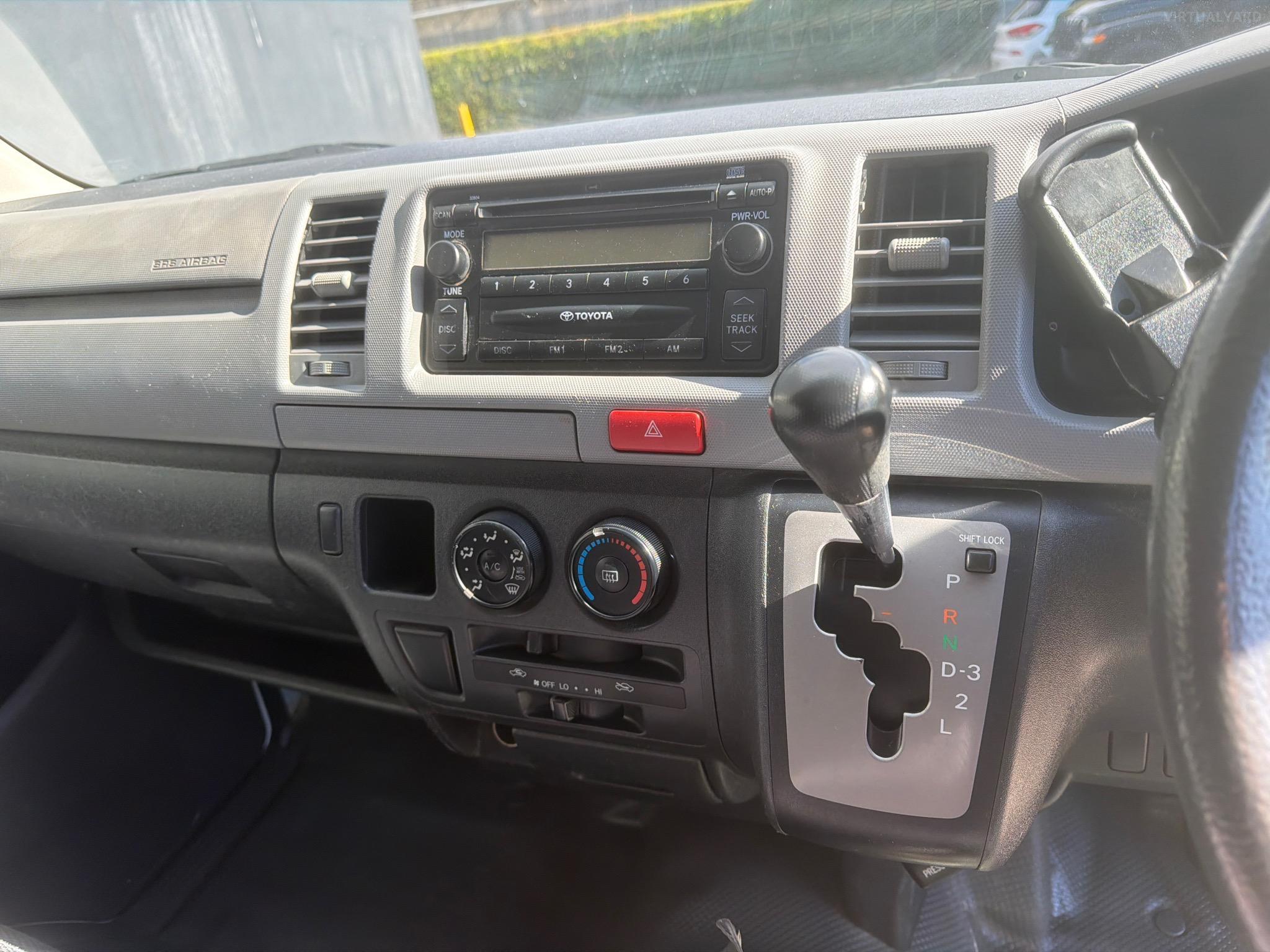 TOYOTA HIACE TRH201R VAN LWB 4DR AUTO 4SP, 1099KG 2.7I image 9