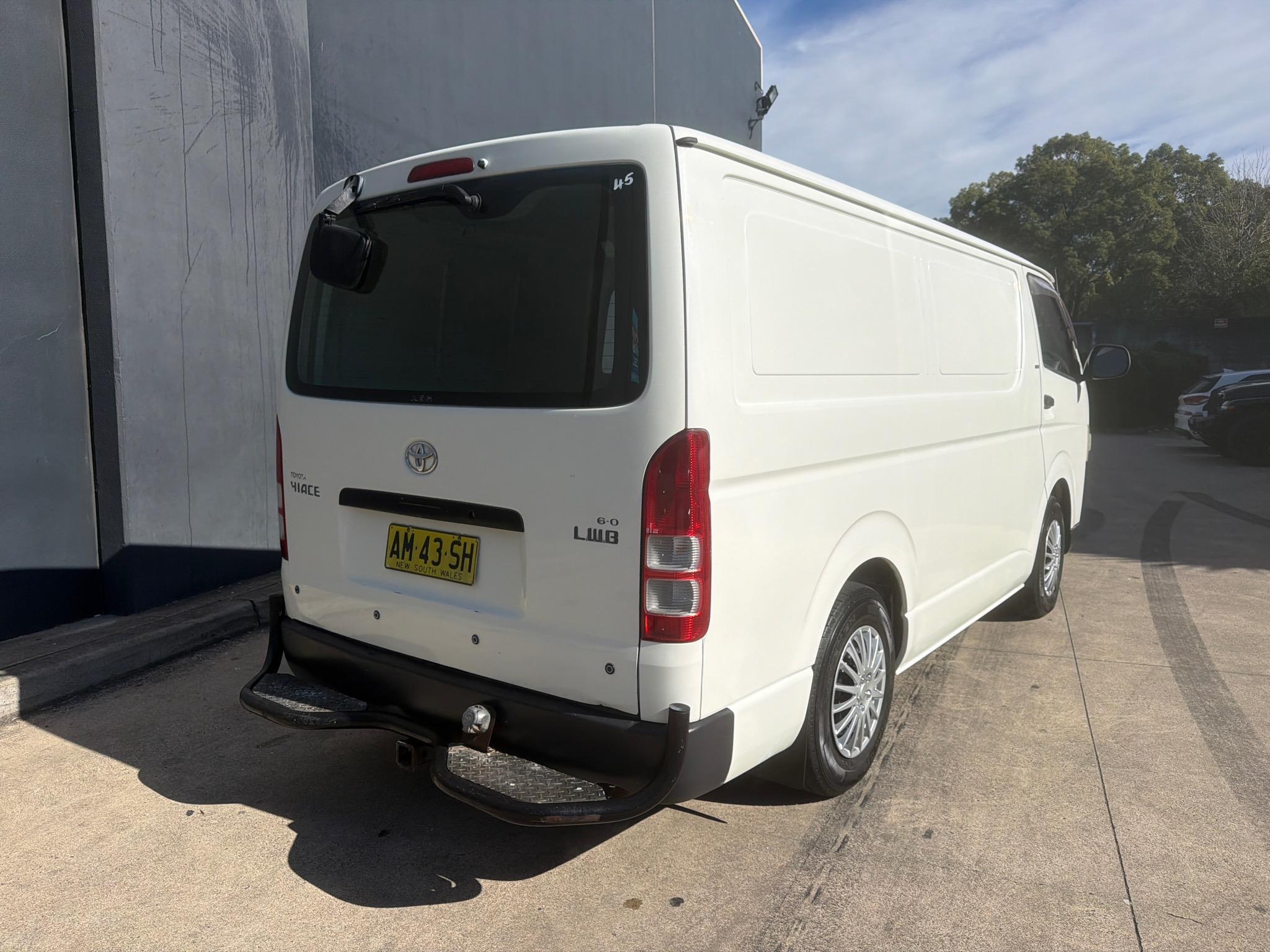 TOYOTA HIACE TRH201R VAN LWB 4DR AUTO 4SP, 1099KG 2.7I image 3