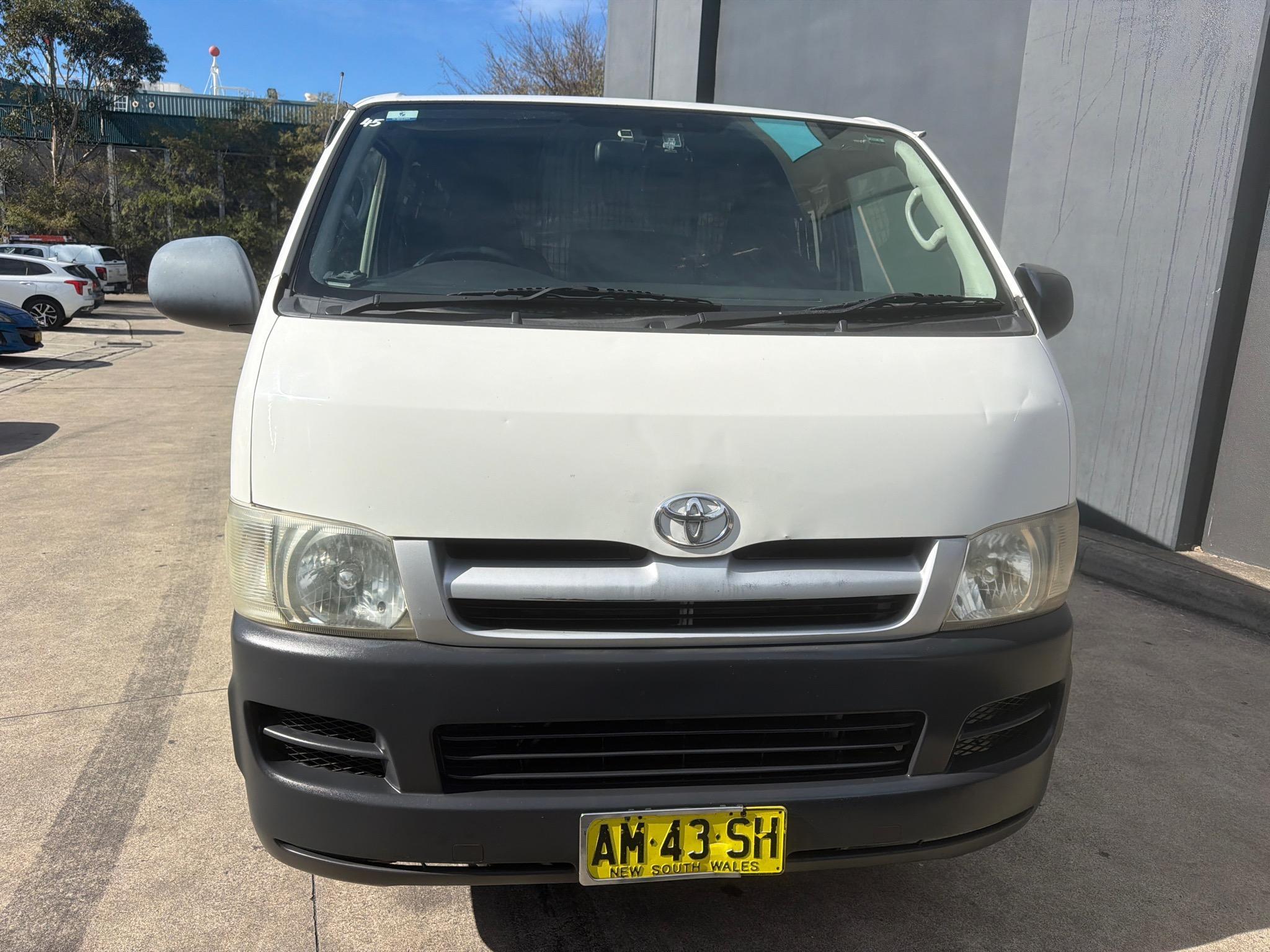 TOYOTA HIACE TRH201R VAN LWB 4DR AUTO 4SP, 1099KG 2.7I image 16