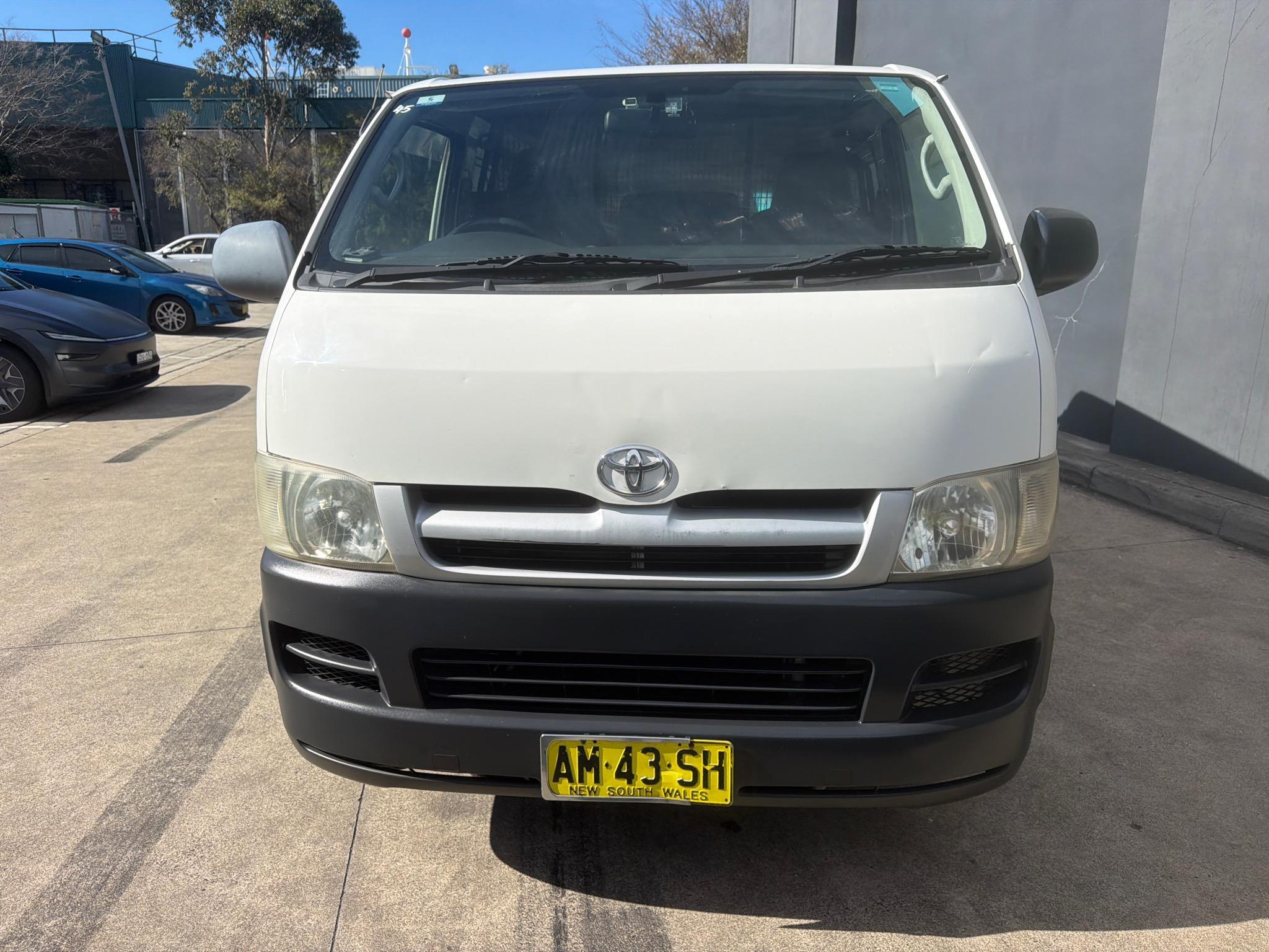 TOYOTA HIACE TRH201R VAN LWB 4DR AUTO 4SP, 1099KG 2.7I image 18