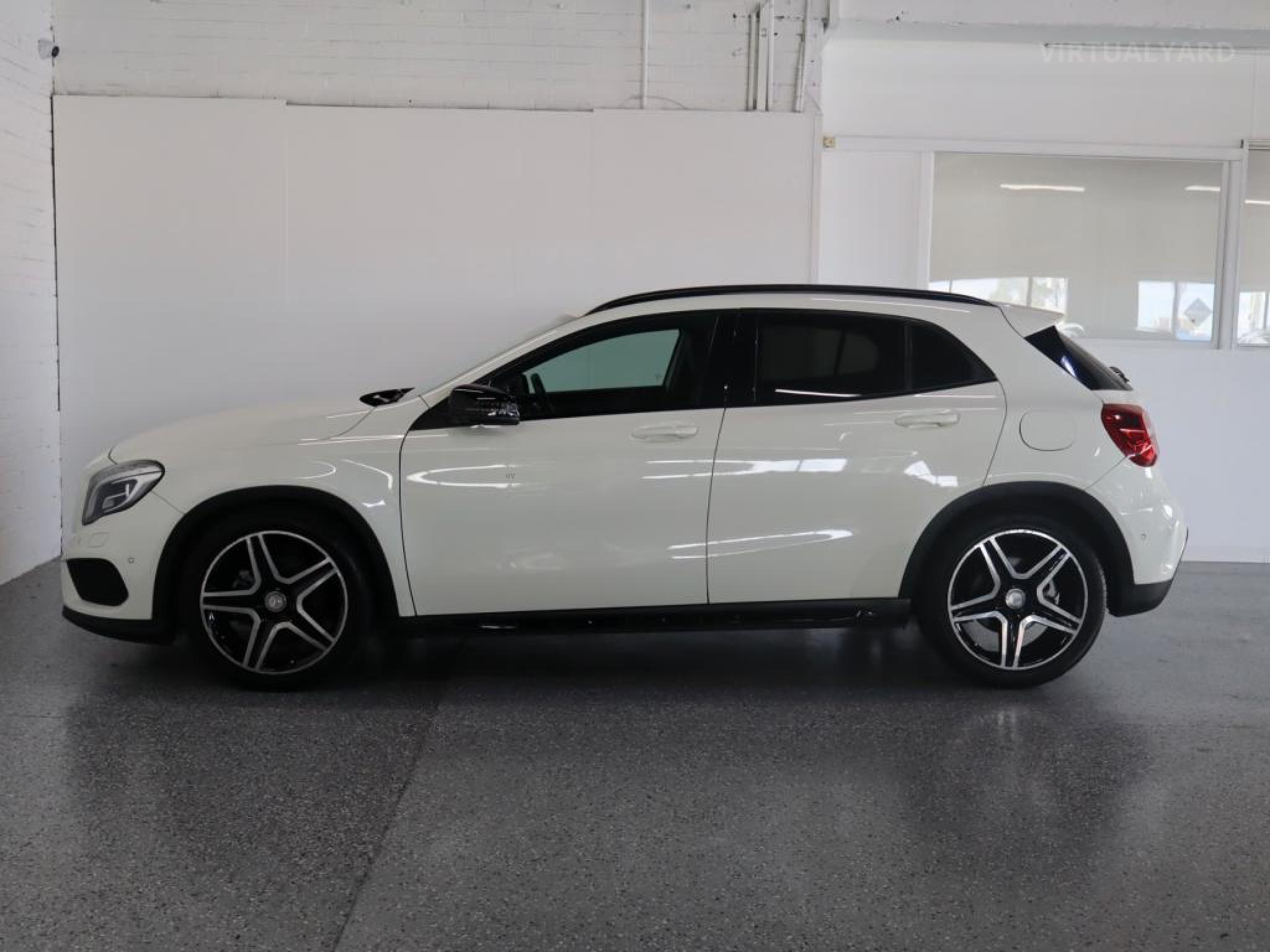 MERCEDES-BENZ GLA