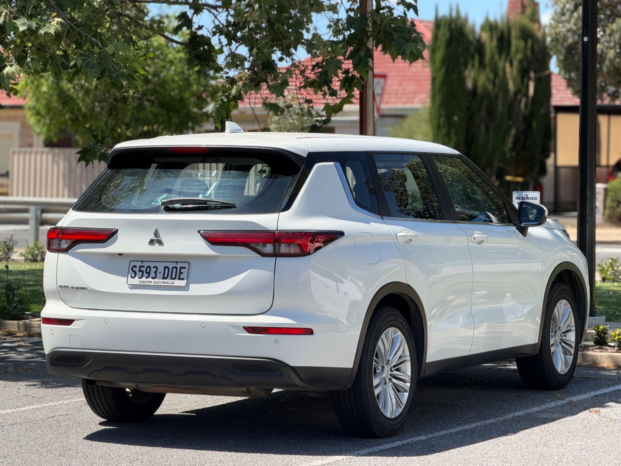 MITSUBISHI OUTLANDER