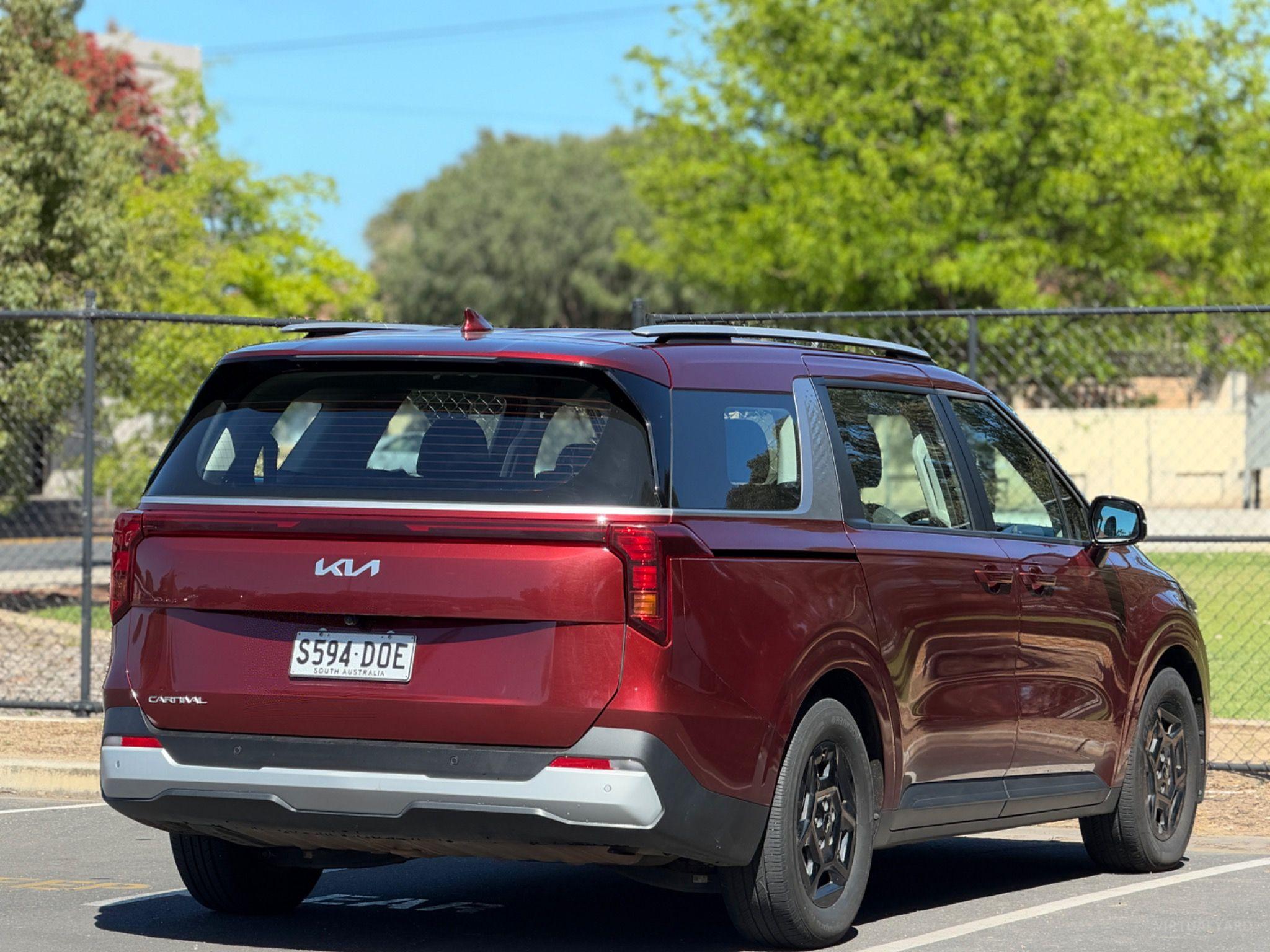 KIA CARNIVAL