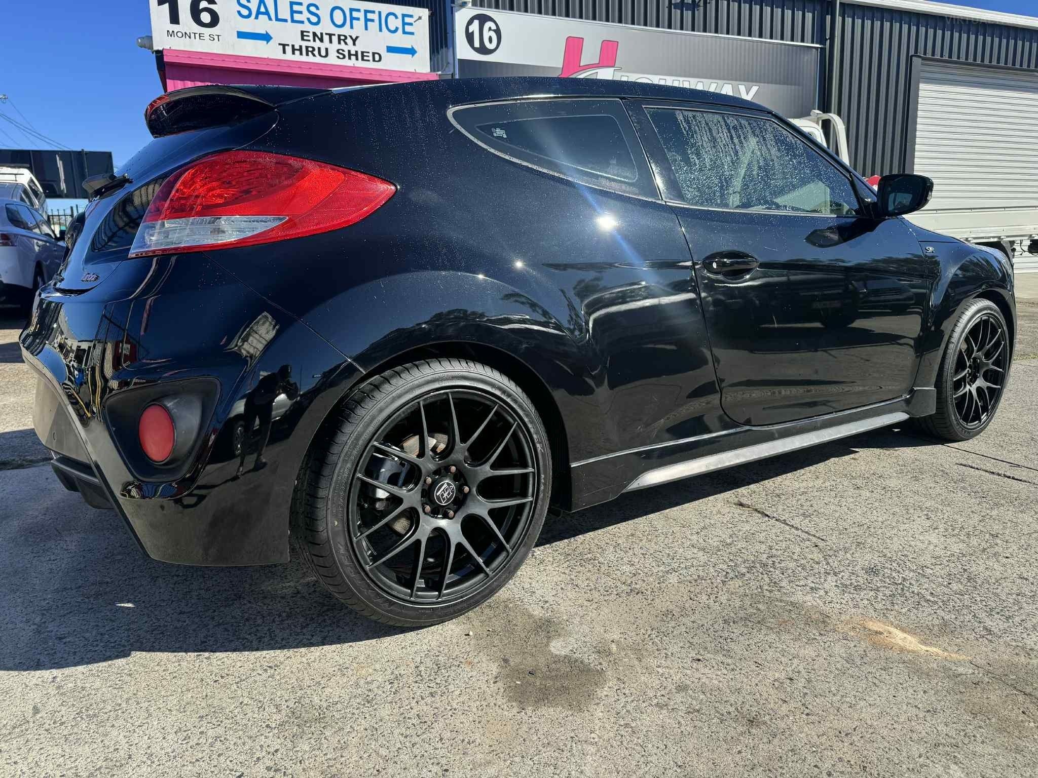 HYUNDAI VELOSTER