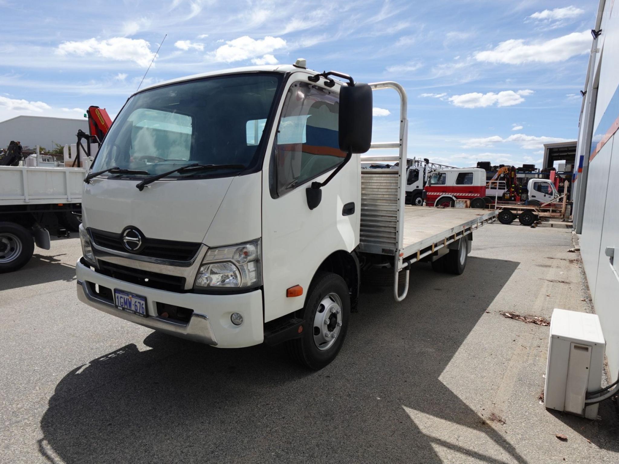 Hino 300 Series 2