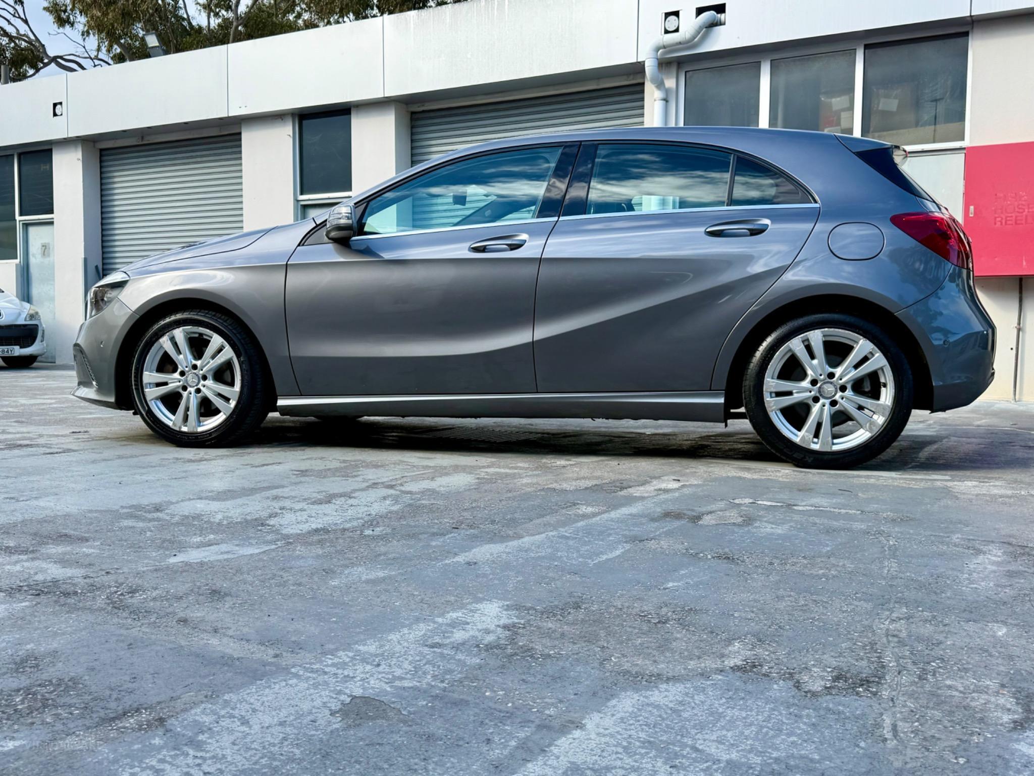 MERCEDES-BENZ A180