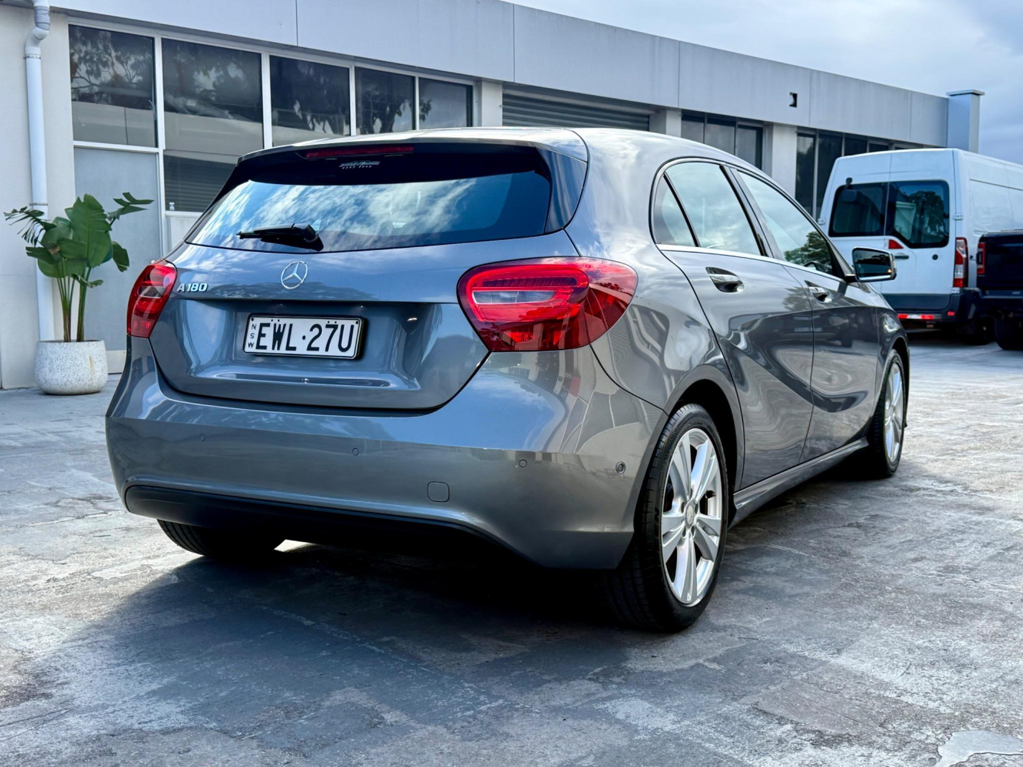 MERCEDES-BENZ A180