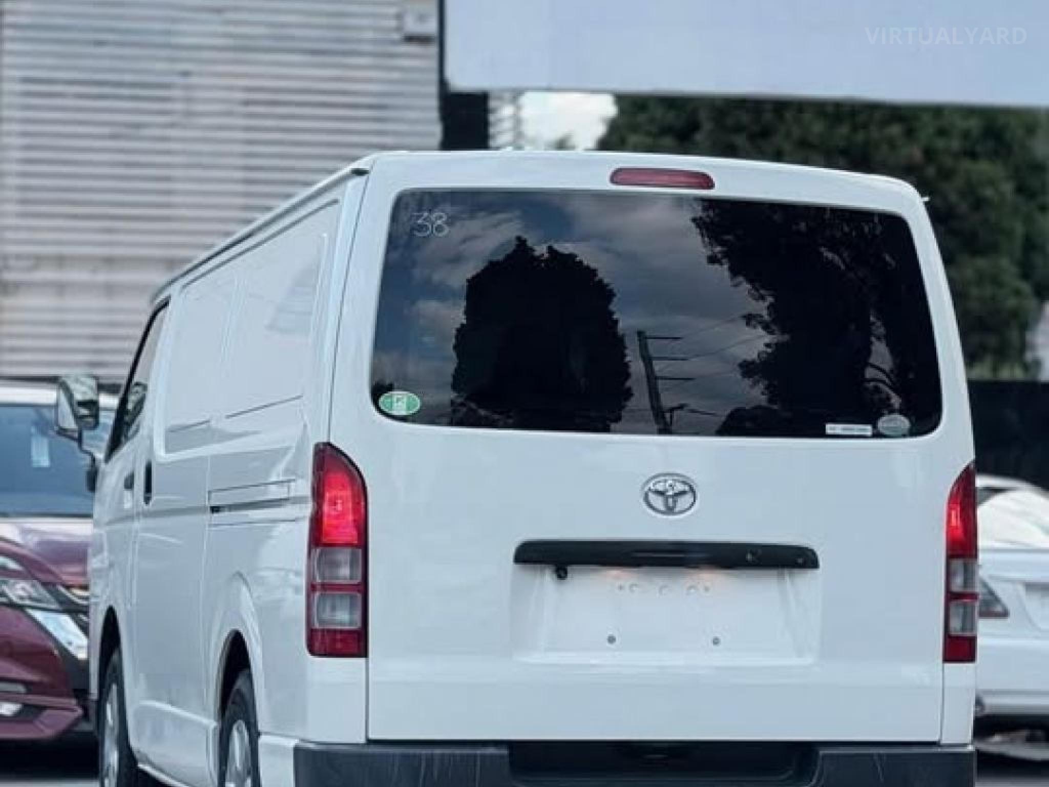 TOYOTA HIACE
