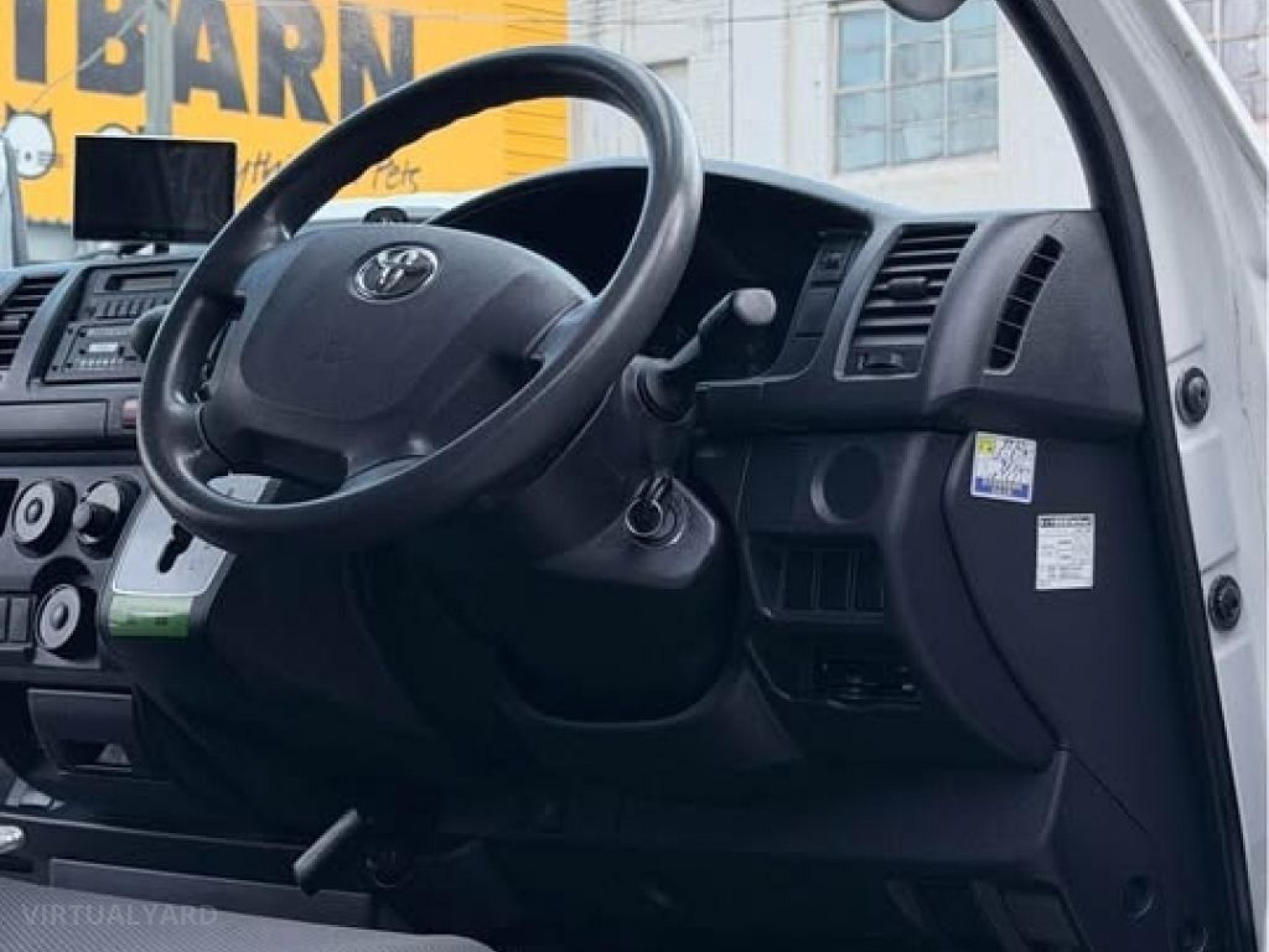 TOYOTA HIACE