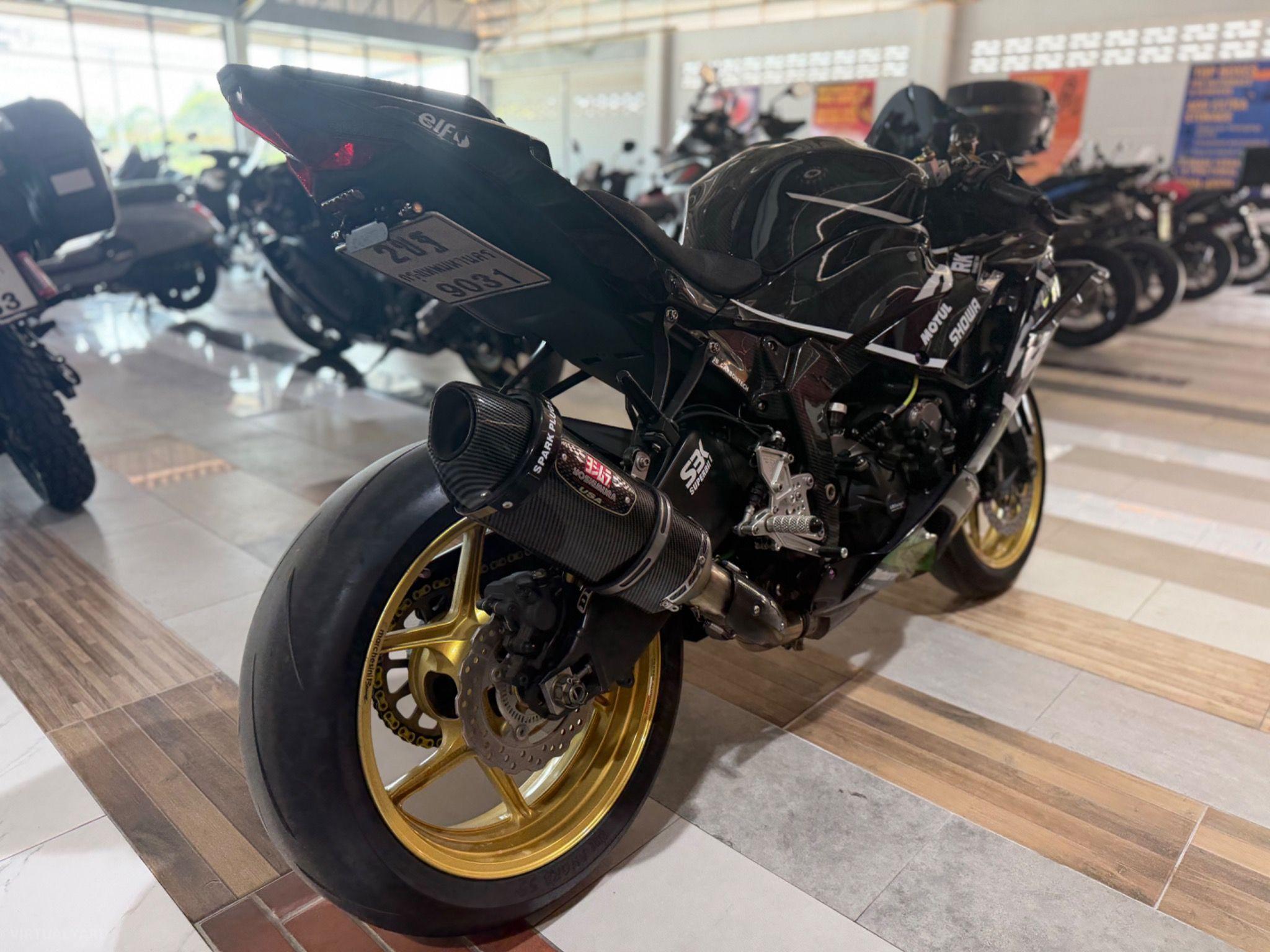 KAWASAKI NINJA ZX-6R