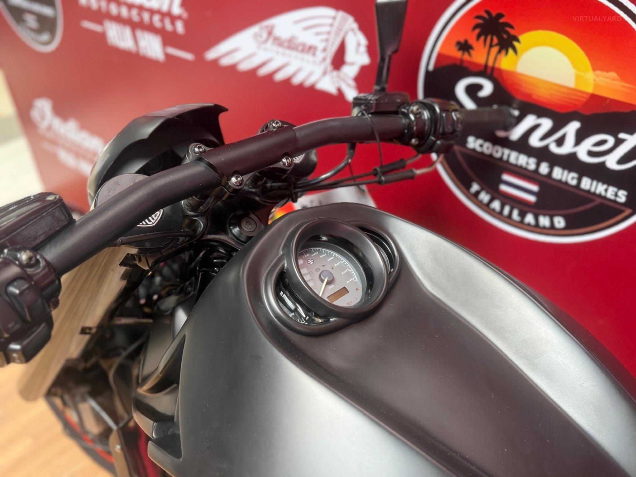 HARLEY DAVIDSON Night Rod Custom