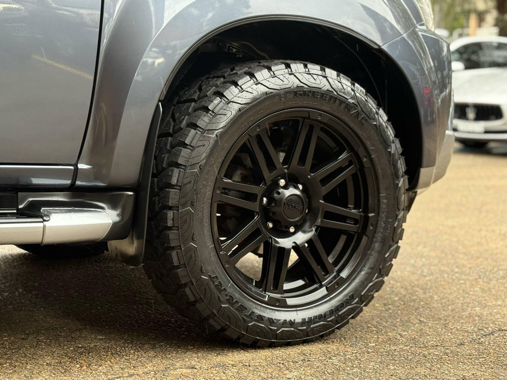 ISUZU MU-X
