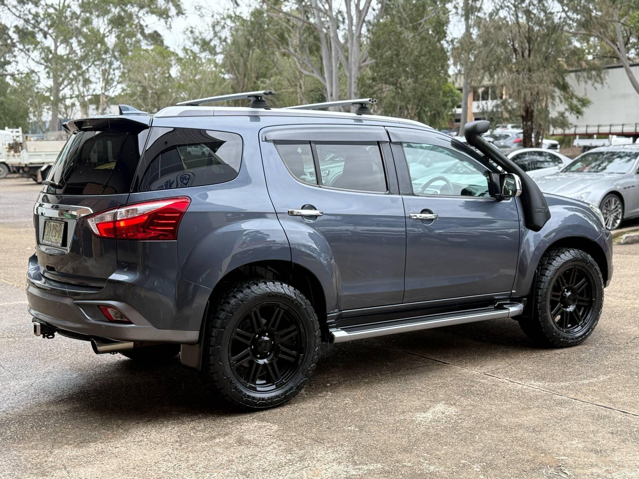 ISUZU MU-X