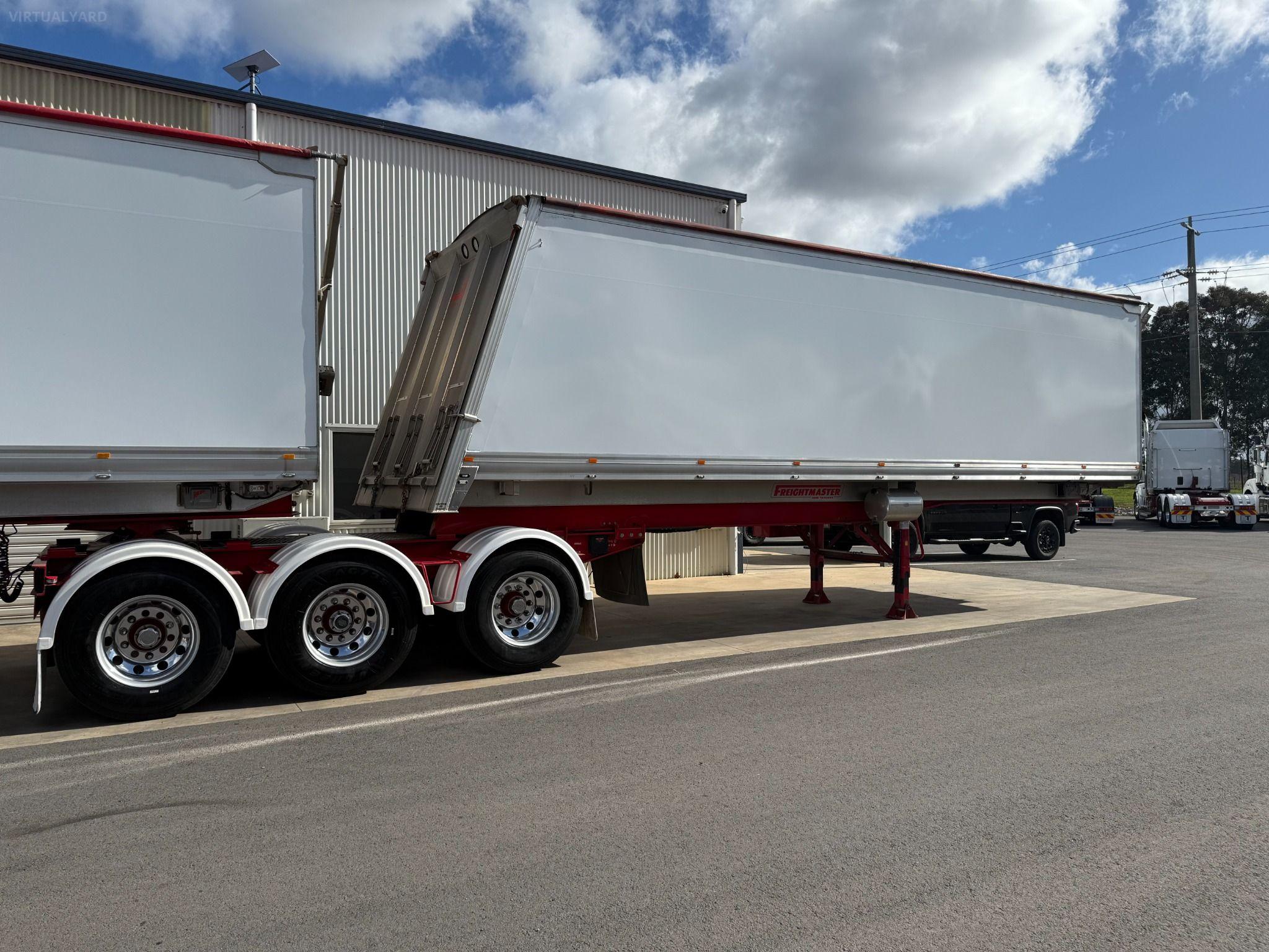FREIGHTMASTER B-DOUBLE TIPPERS