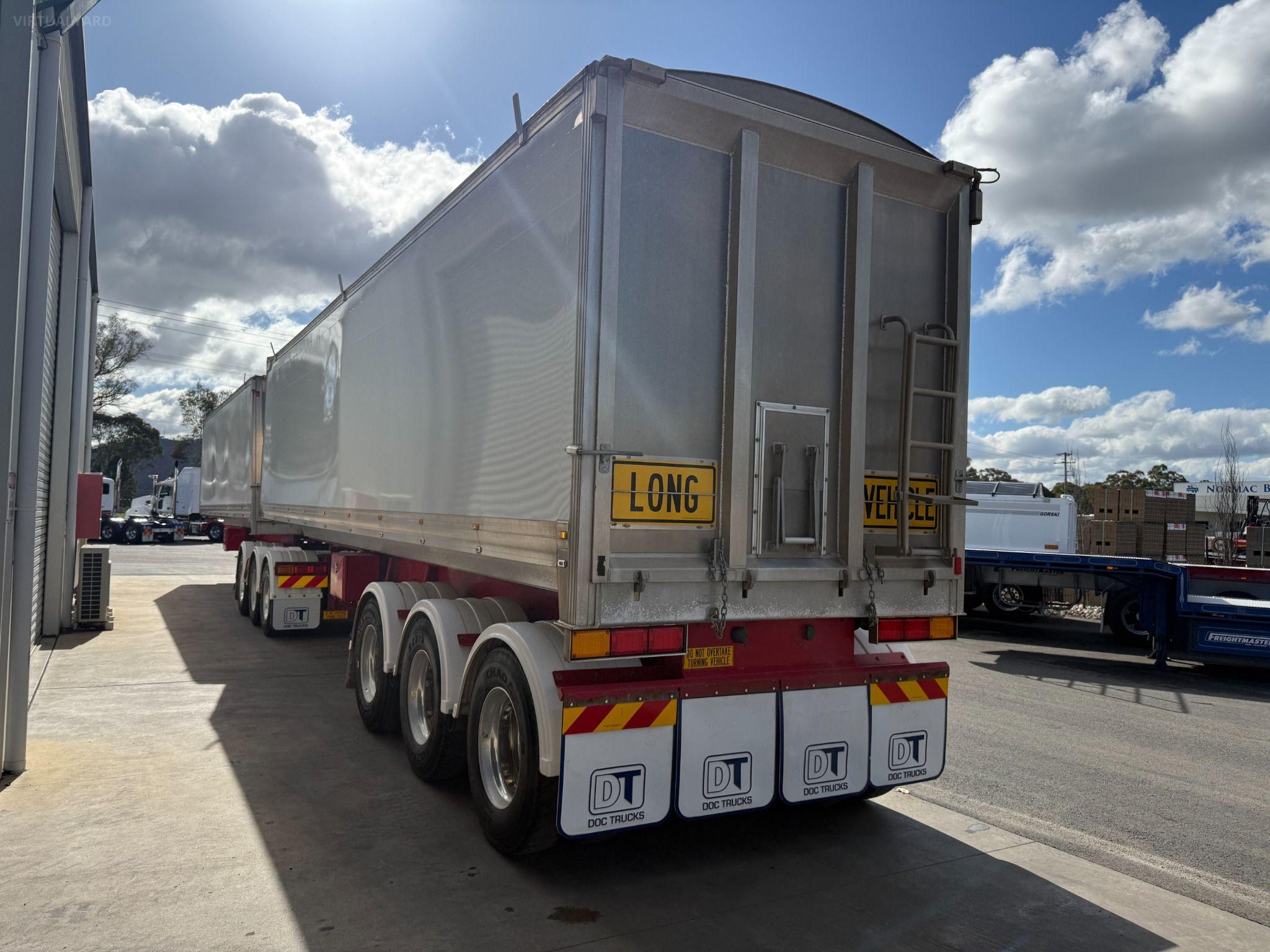 FREIGHTMASTER B-DOUBLE TIPPERS