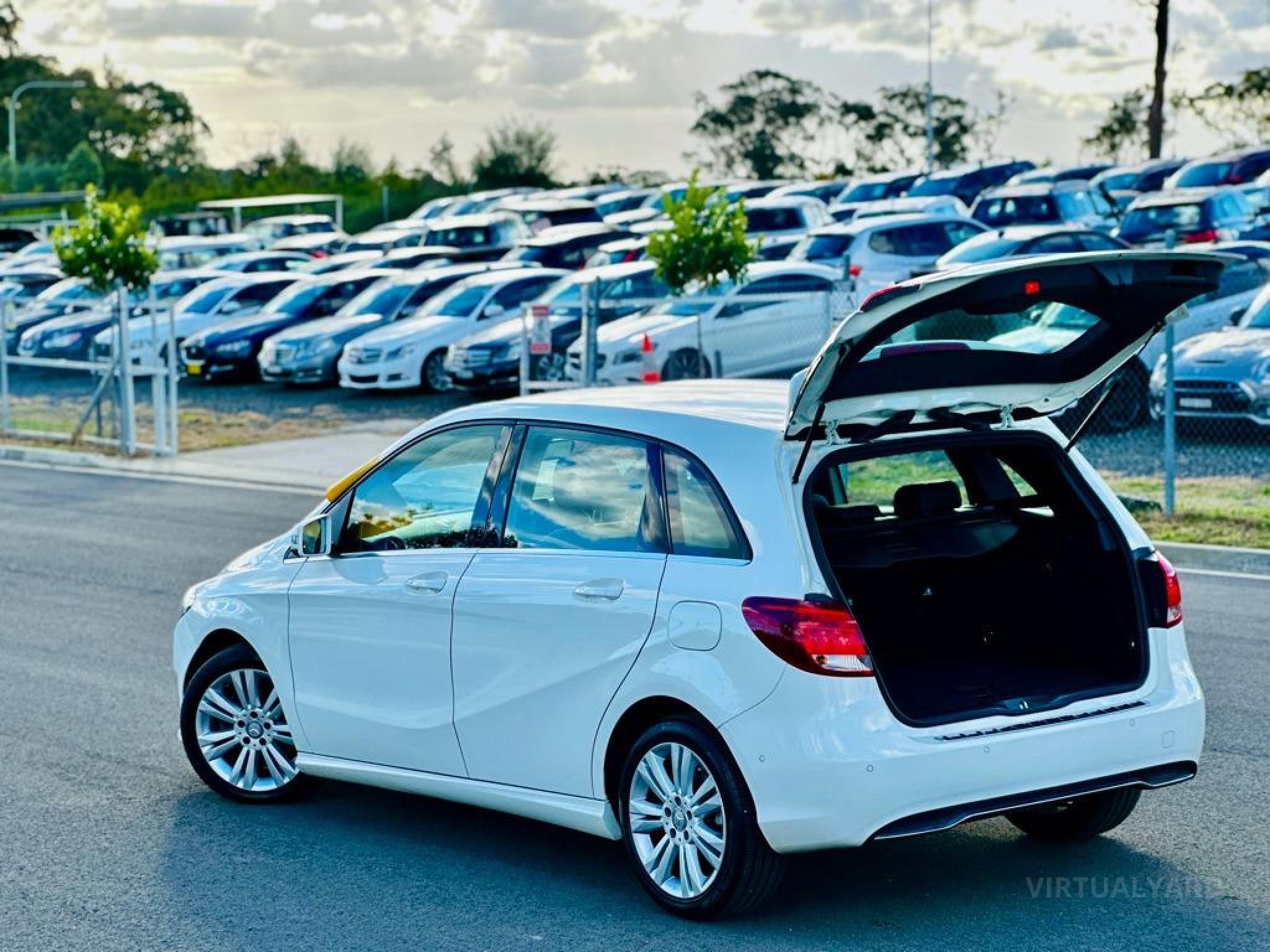 Mercedes-Benz B180