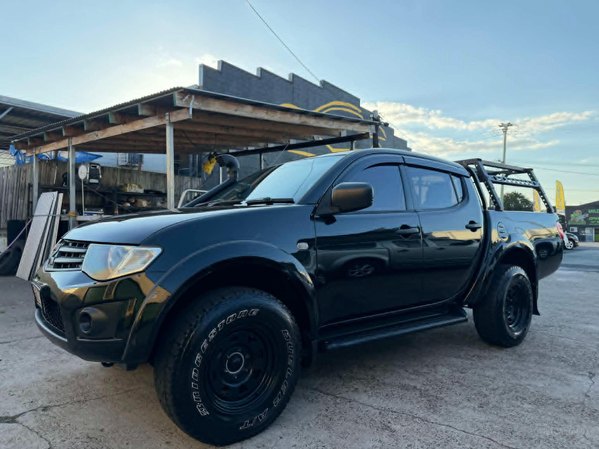 MITSUBISHI TRITON