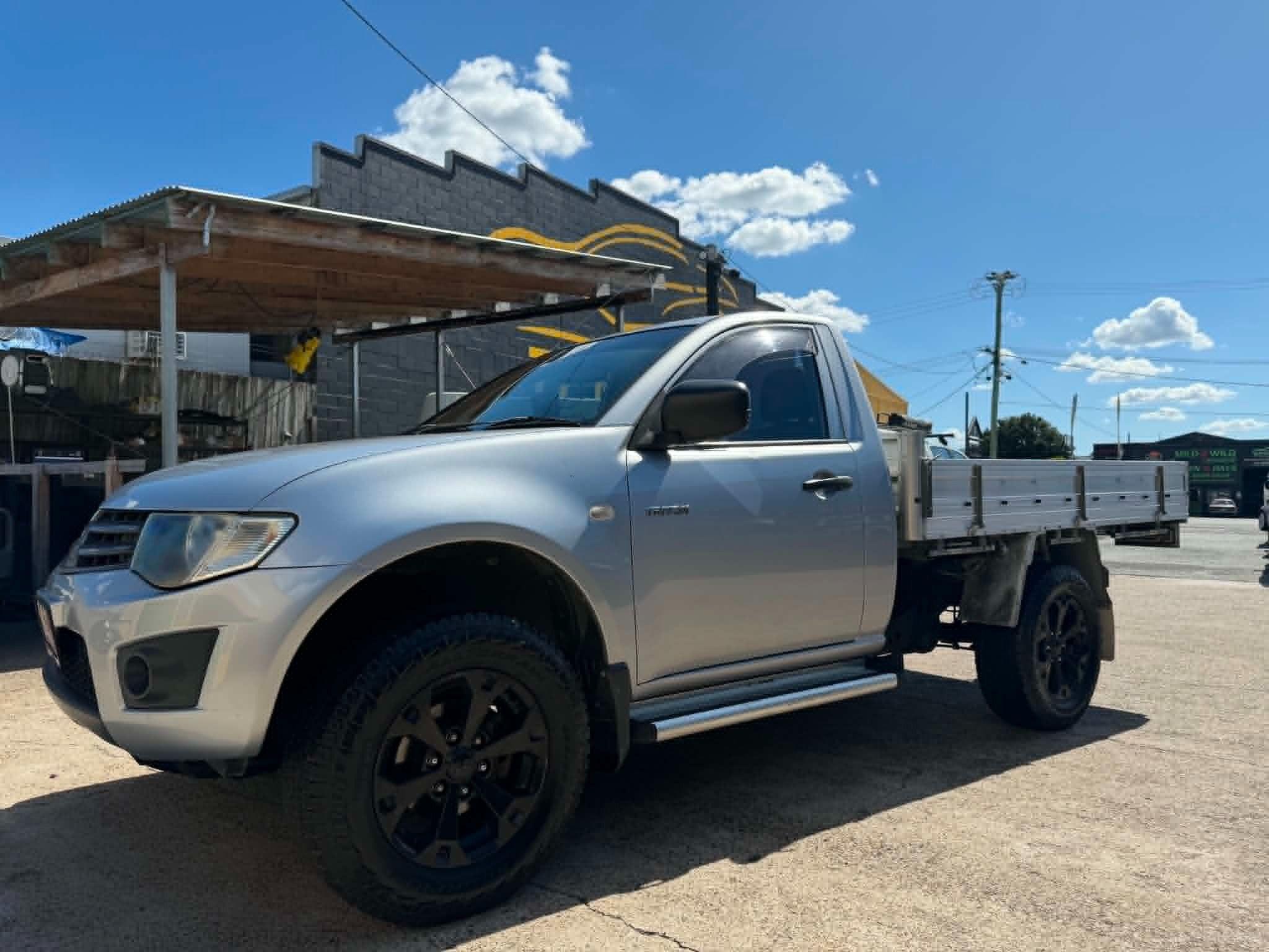 MITSUBISHI TRITON