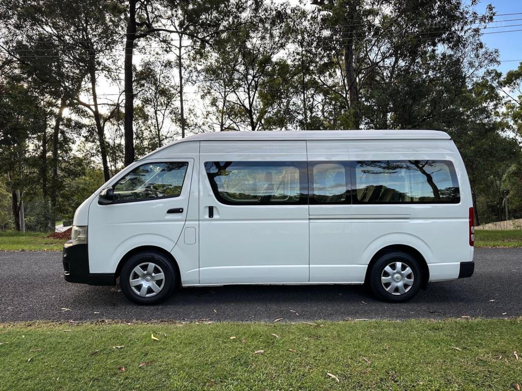 TOYOTA HIACE
