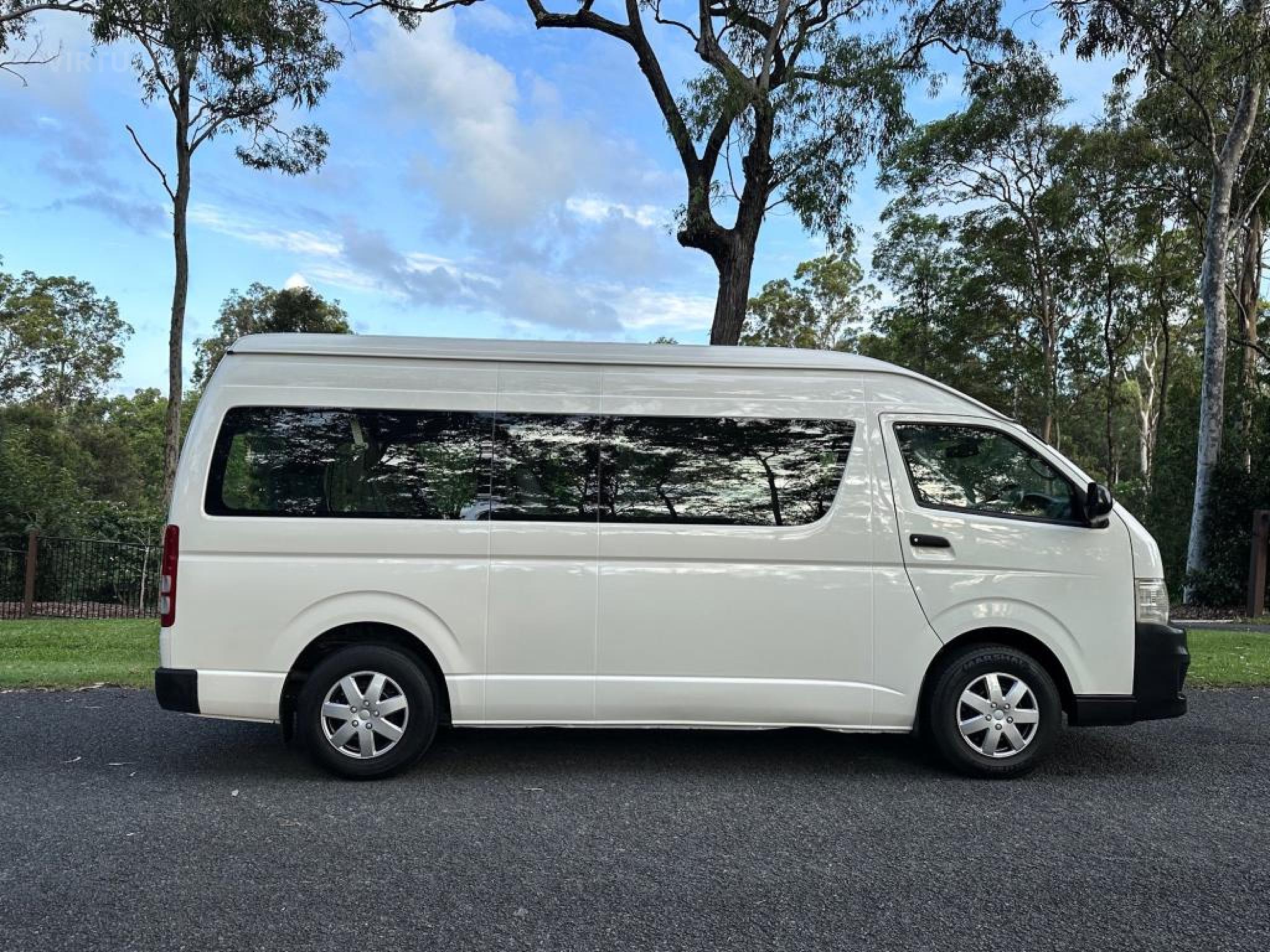 TOYOTA HIACE