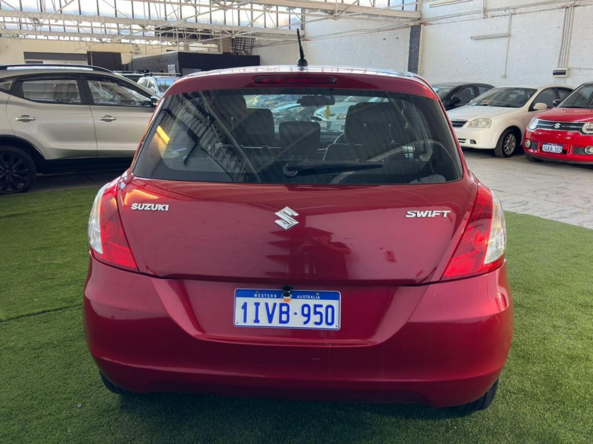 SUZUKI SWIFT