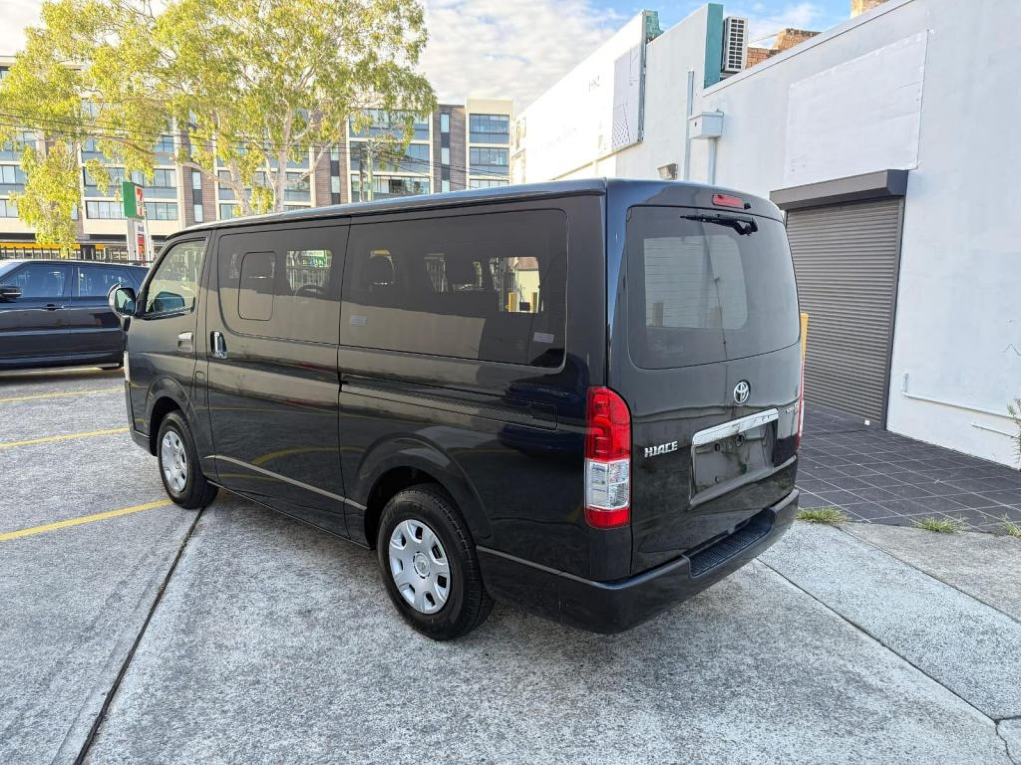 TOYOTA HIACE