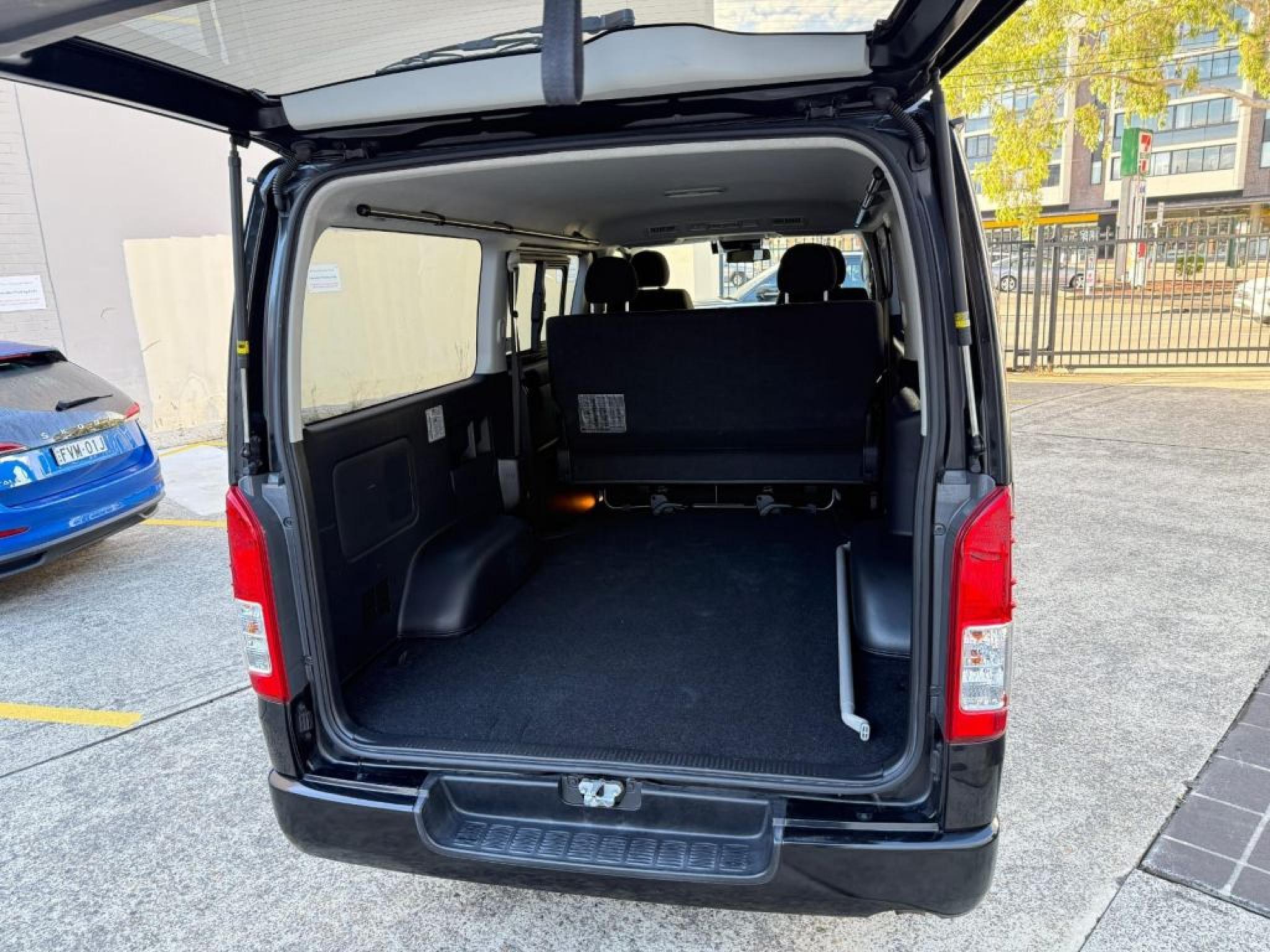 TOYOTA HIACE